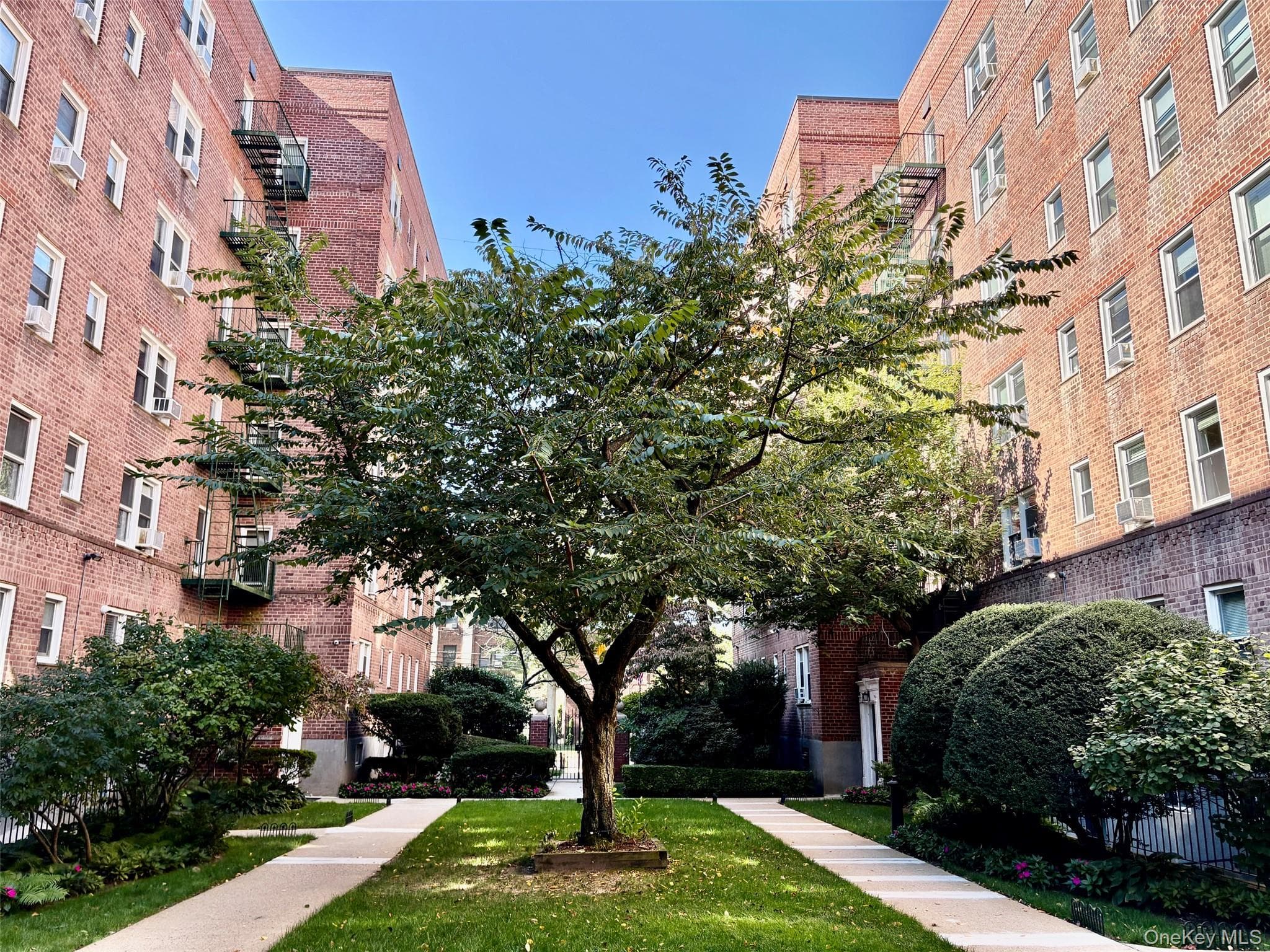 34 Cathedral Avenue Unit: 2E thumbnail 2