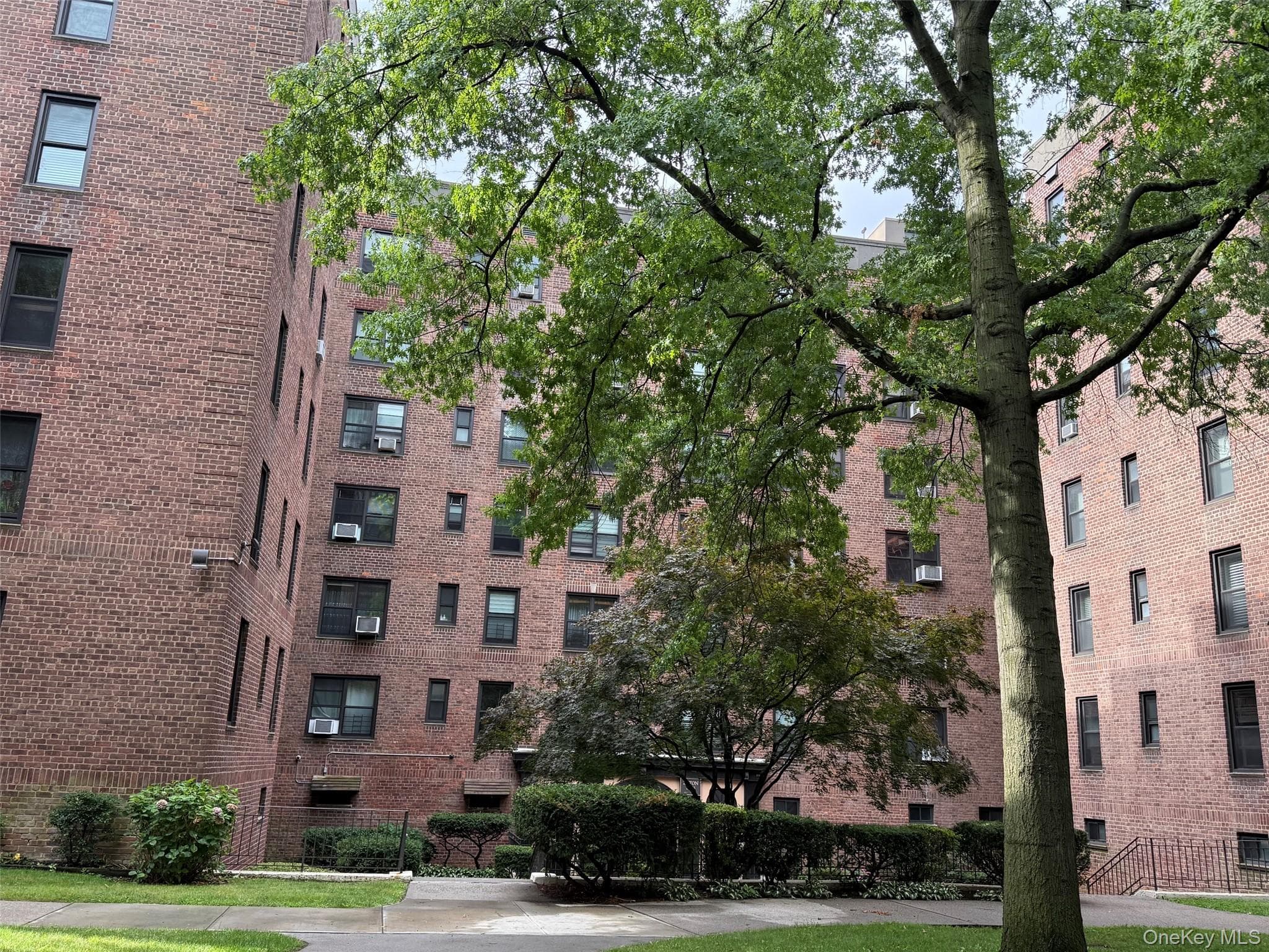 83-85 Woodhaven Boulevard Unit: 4F photo 1
