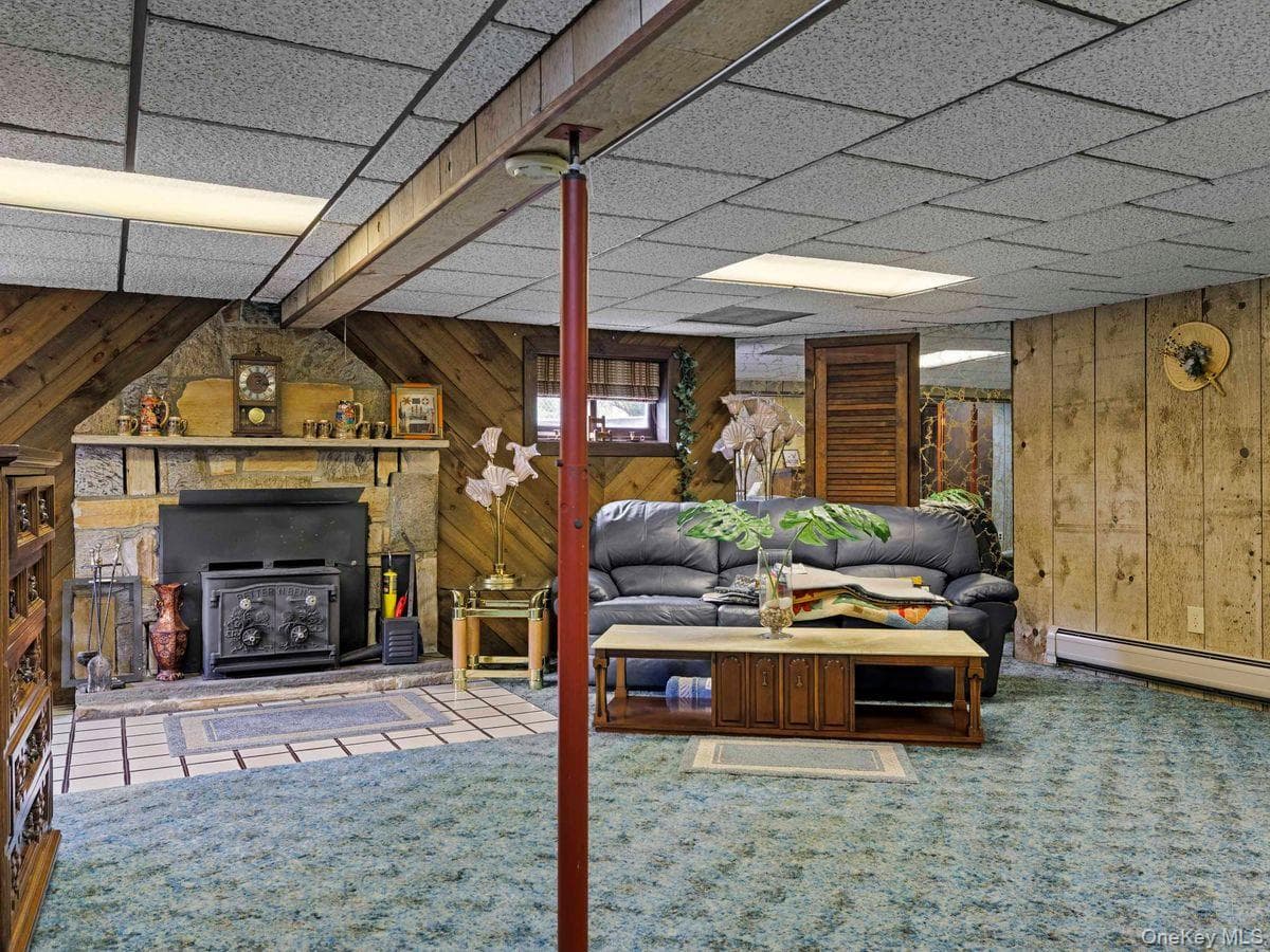 105 S Chapel Hill Road thumbnail 38