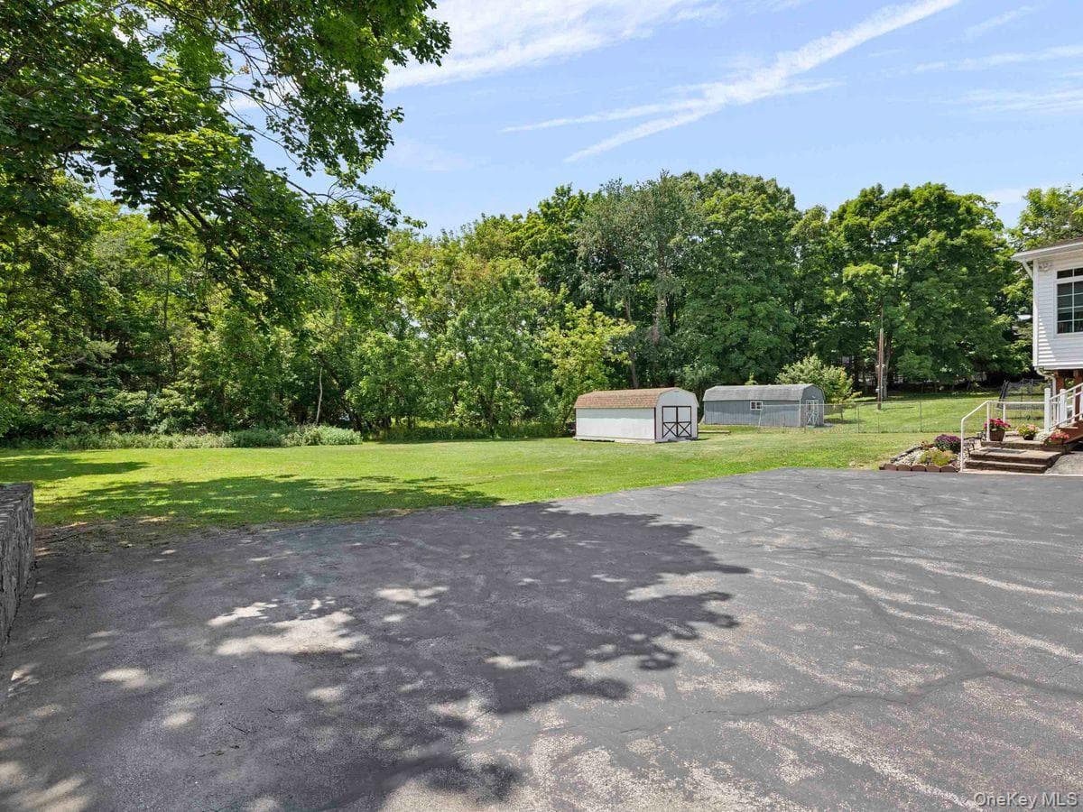 105 S Chapel Hill Road thumbnail 46