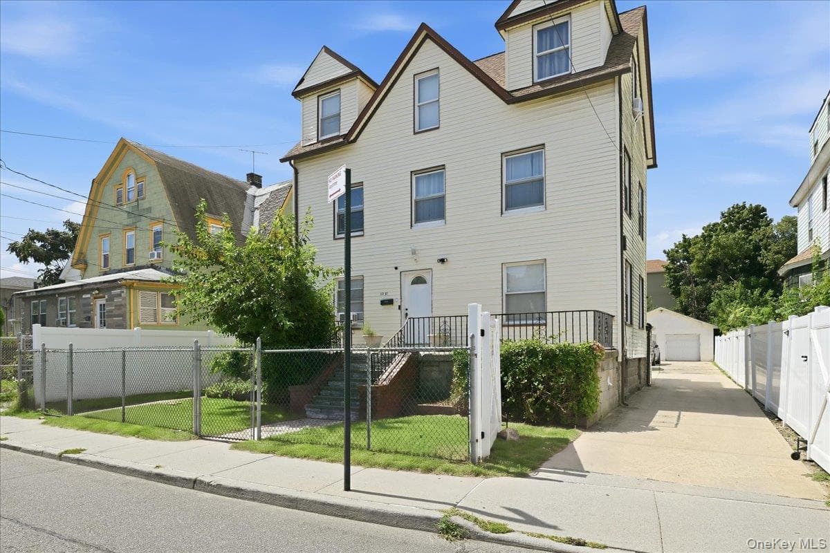 13-51 Mcbride Street photo 1