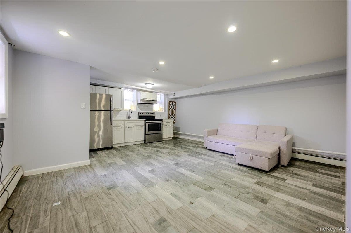 1321 Balcom Avenue Unit: 1 thumbnail 26