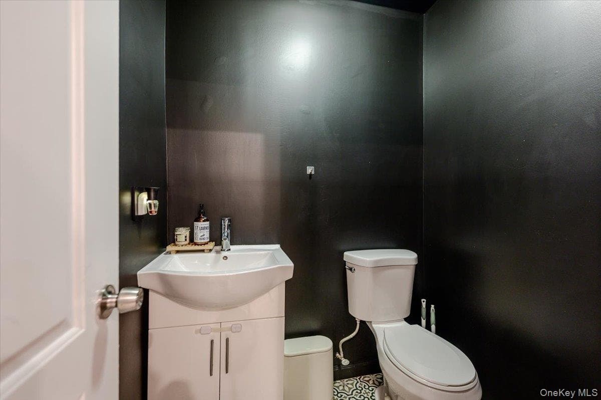 1321 Balcom Avenue Unit: 1 thumbnail 8