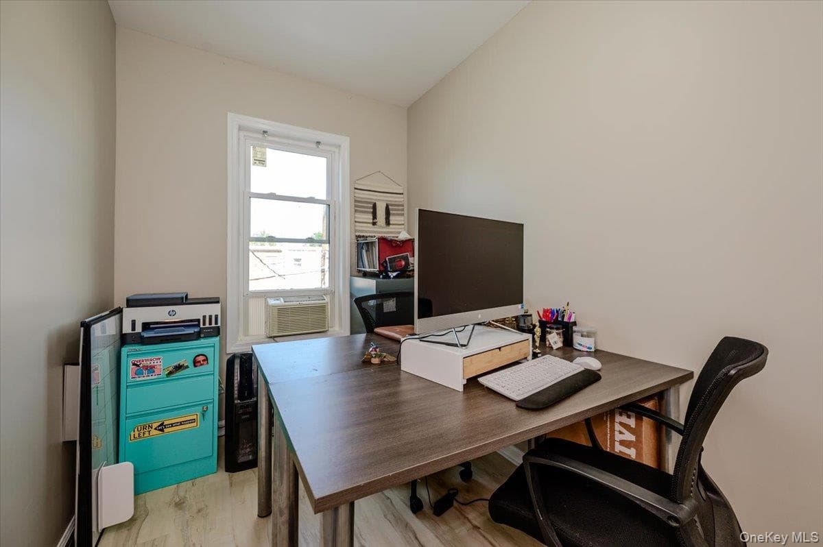 1321 Balcom Avenue Unit: 1 thumbnail 10