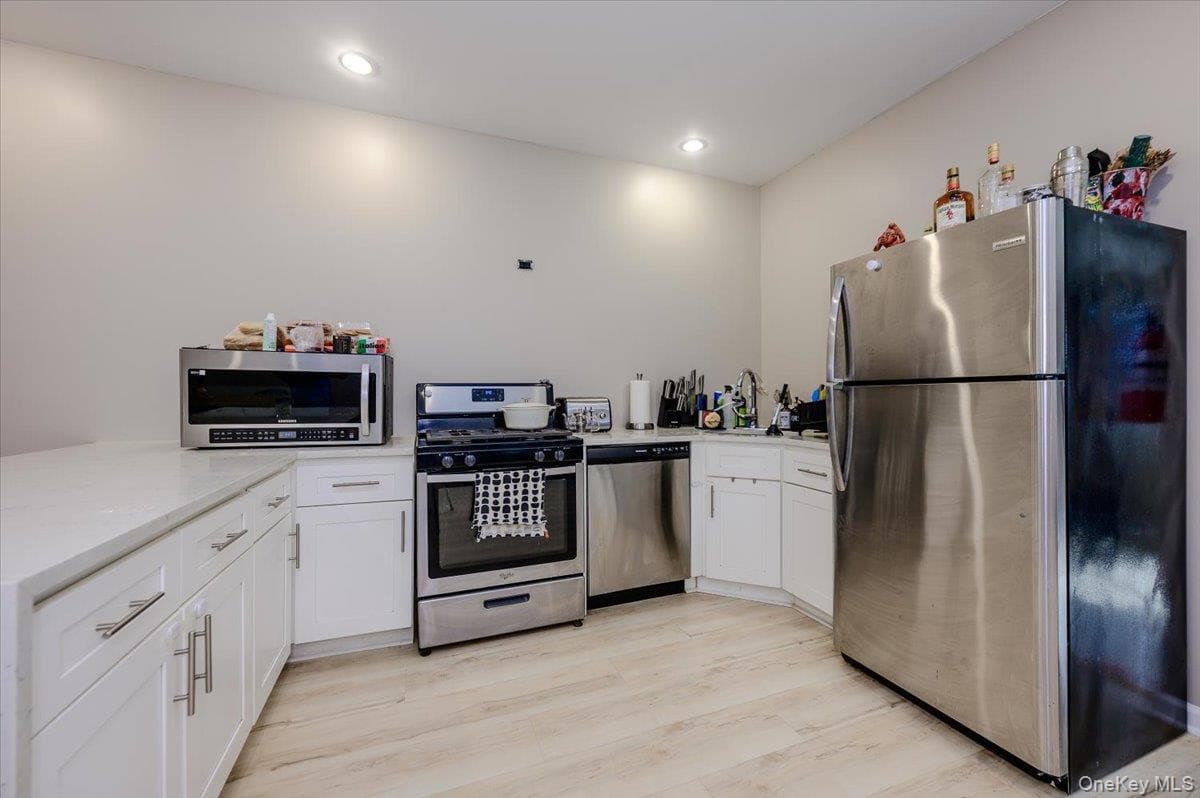 1321 Balcom Avenue Unit: 1 thumbnail 7