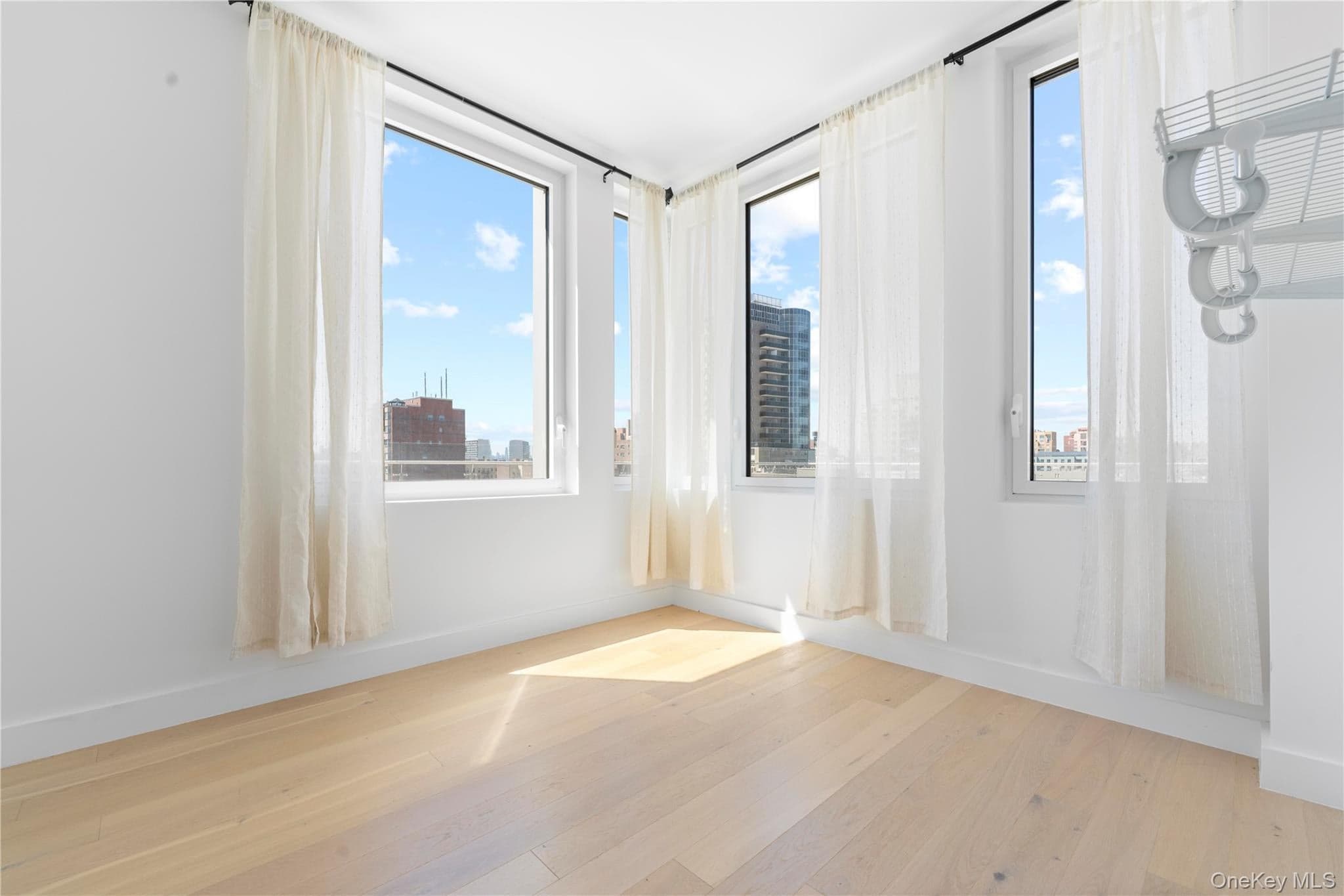 136-18 Maple Avenue Unit: 5F photo 1