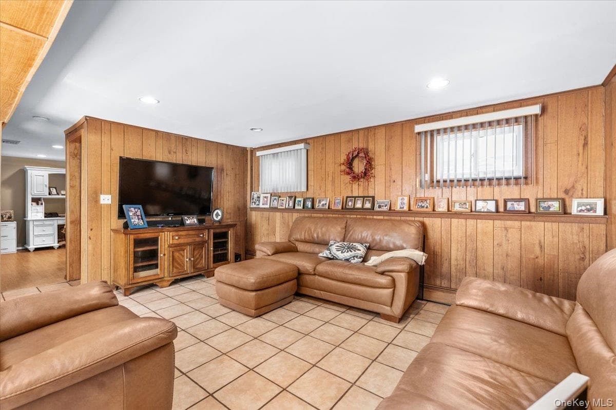 196 Von Huenfeld Street thumbnail 16