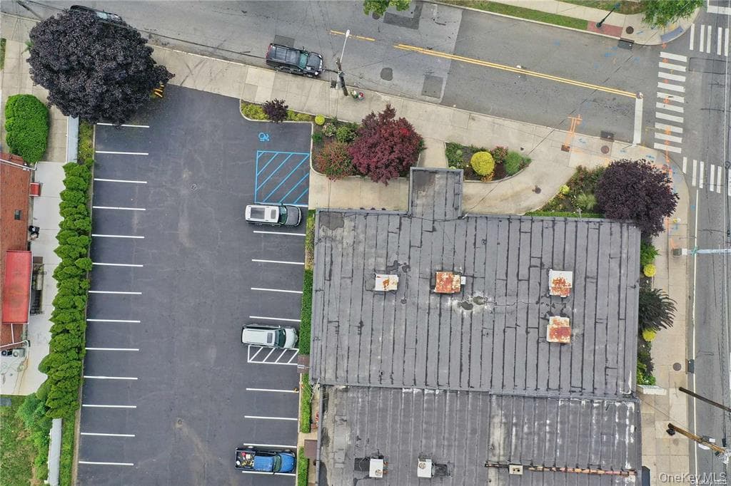 1529 Hempstead Turnpike thumbnail 3