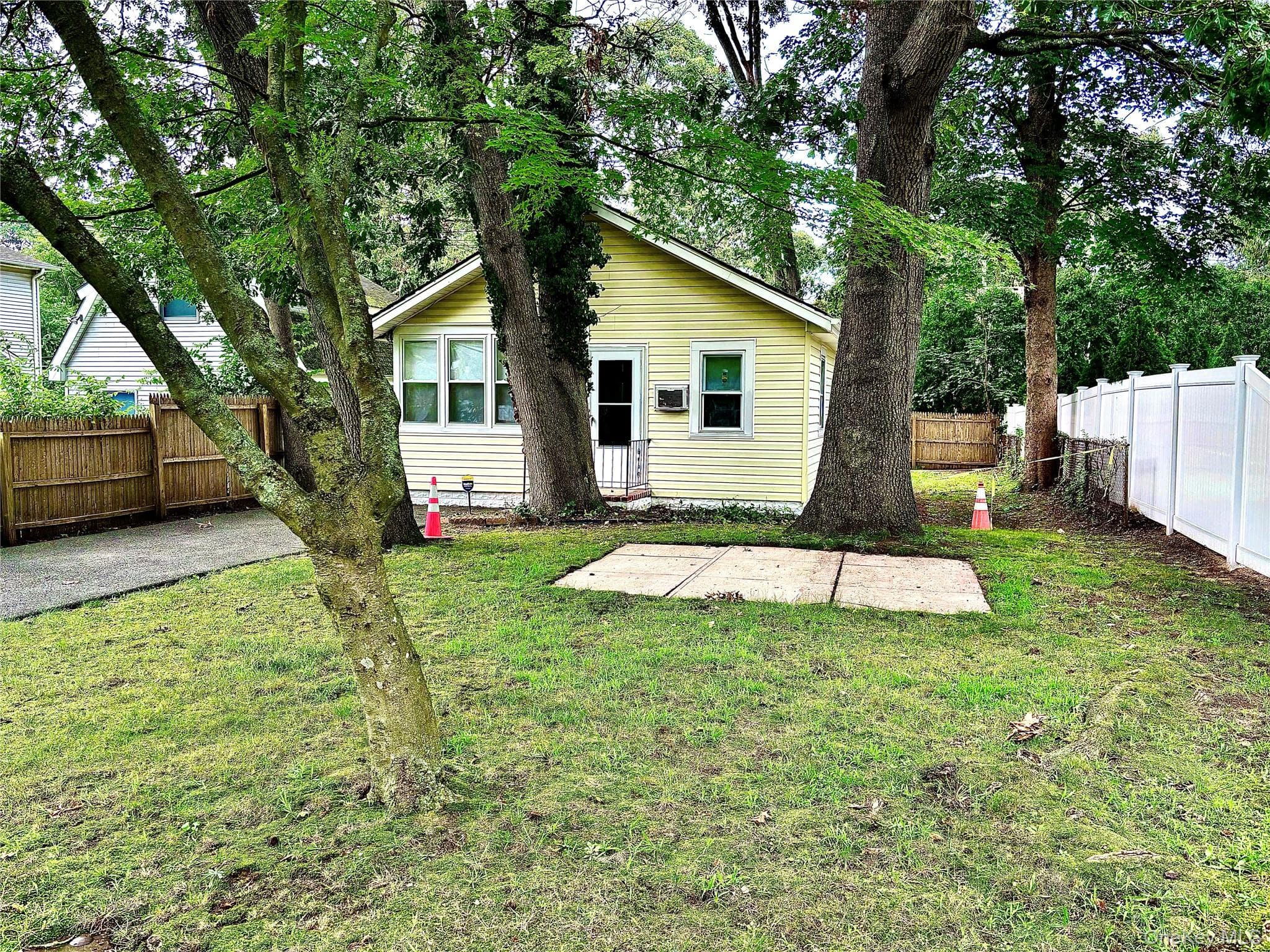 103 Maple Street, Lake Grove