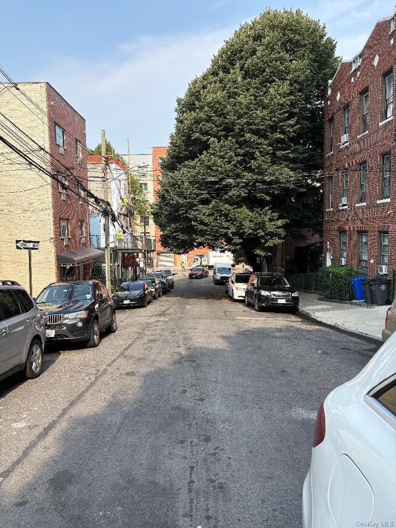 632 E 223rd Street thumbnail 5