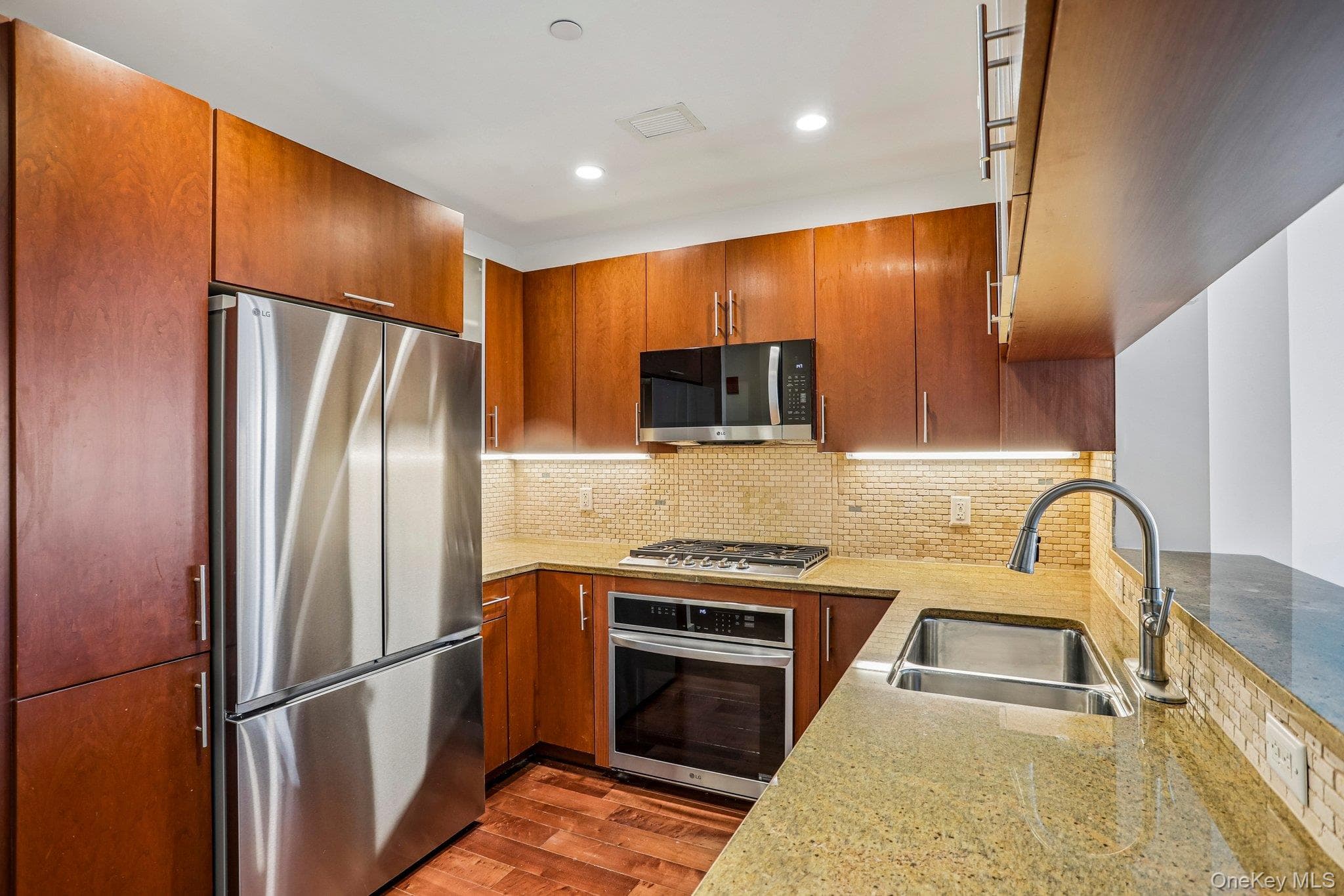 175 Huguenot Street Unit: 2107 thumbnail 11