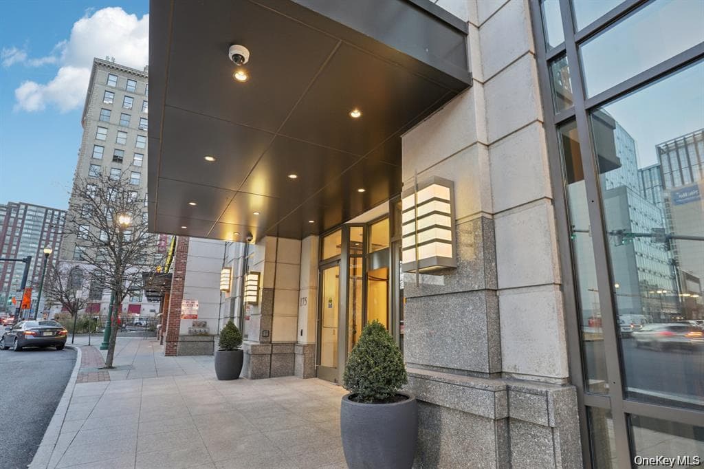 175 Huguenot Street Unit: 2107 thumbnail 31