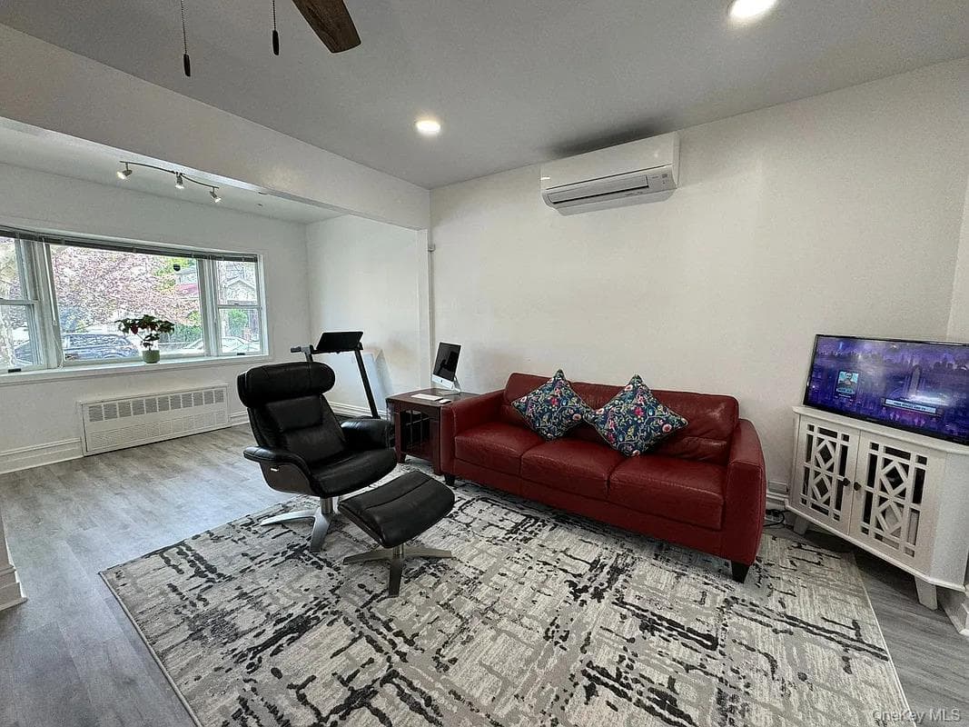 1630 E 52nd Street thumbnail 4