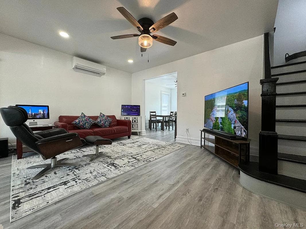 1630 E 52nd Street thumbnail 6