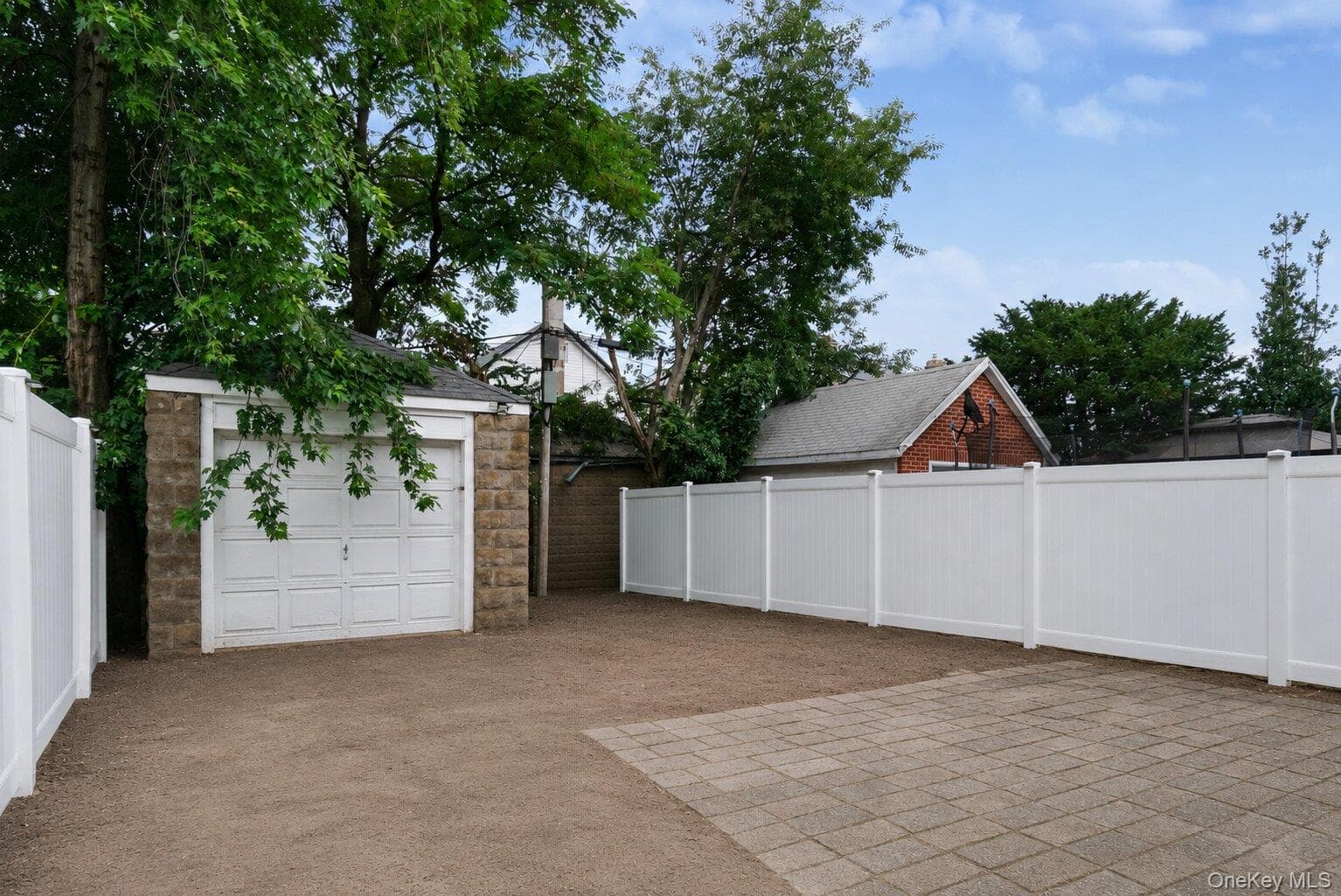 1630 E 52nd Street thumbnail 20