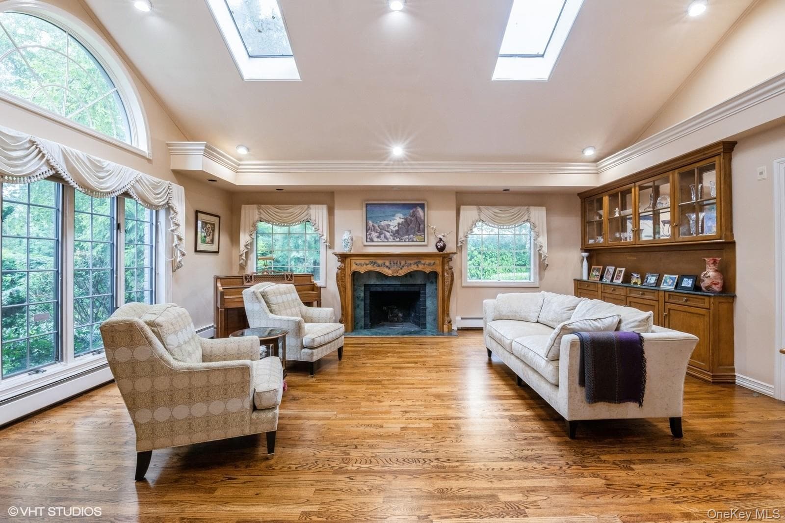 835 Barberry Lane thumbnail 4