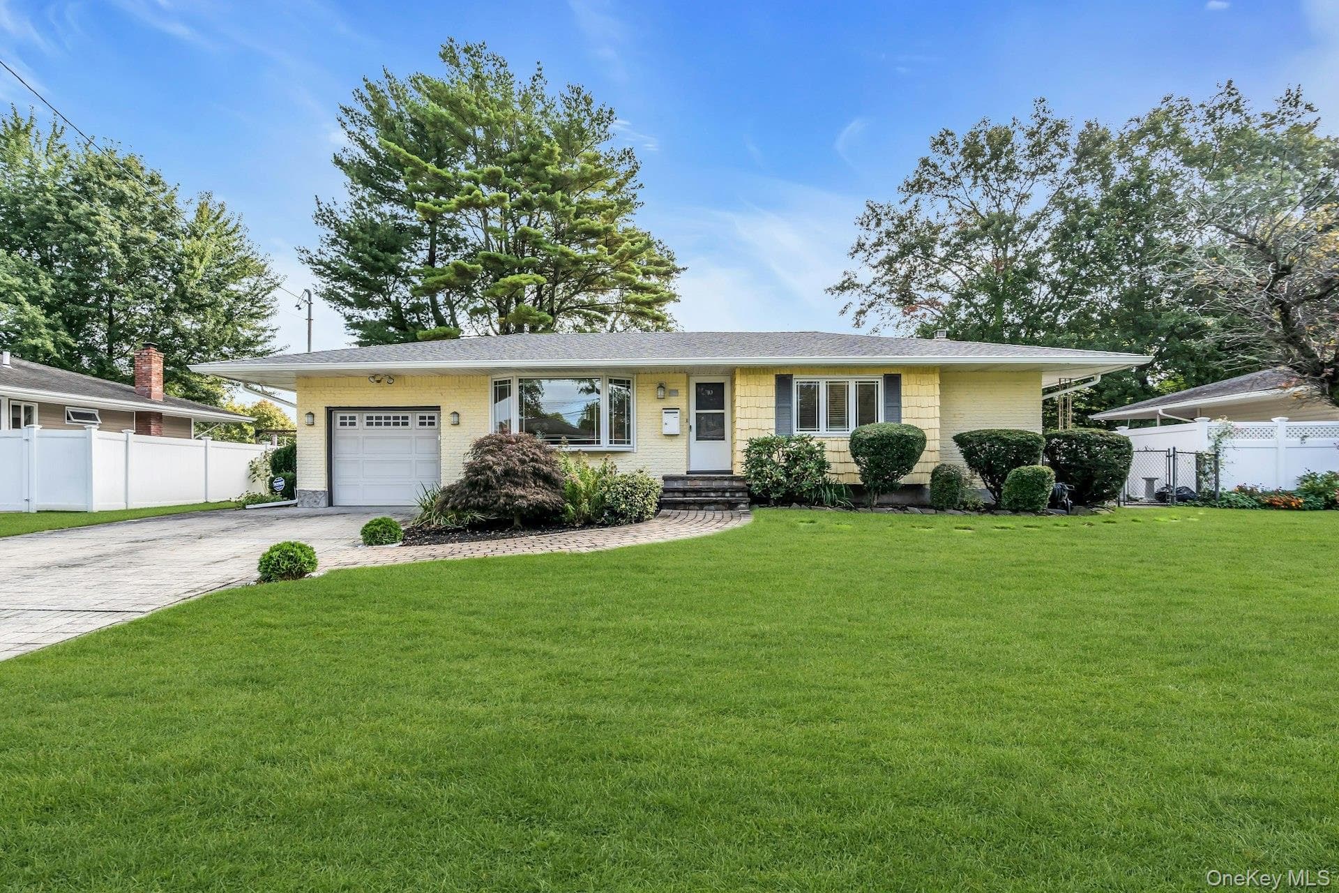 10 Fruitwood Lane, Commack