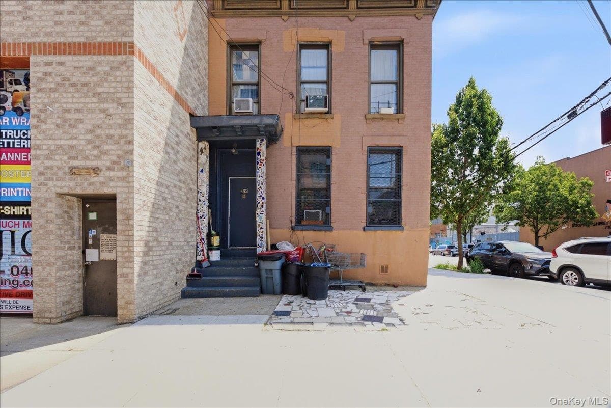 320 Jackson Avenue thumbnail 2