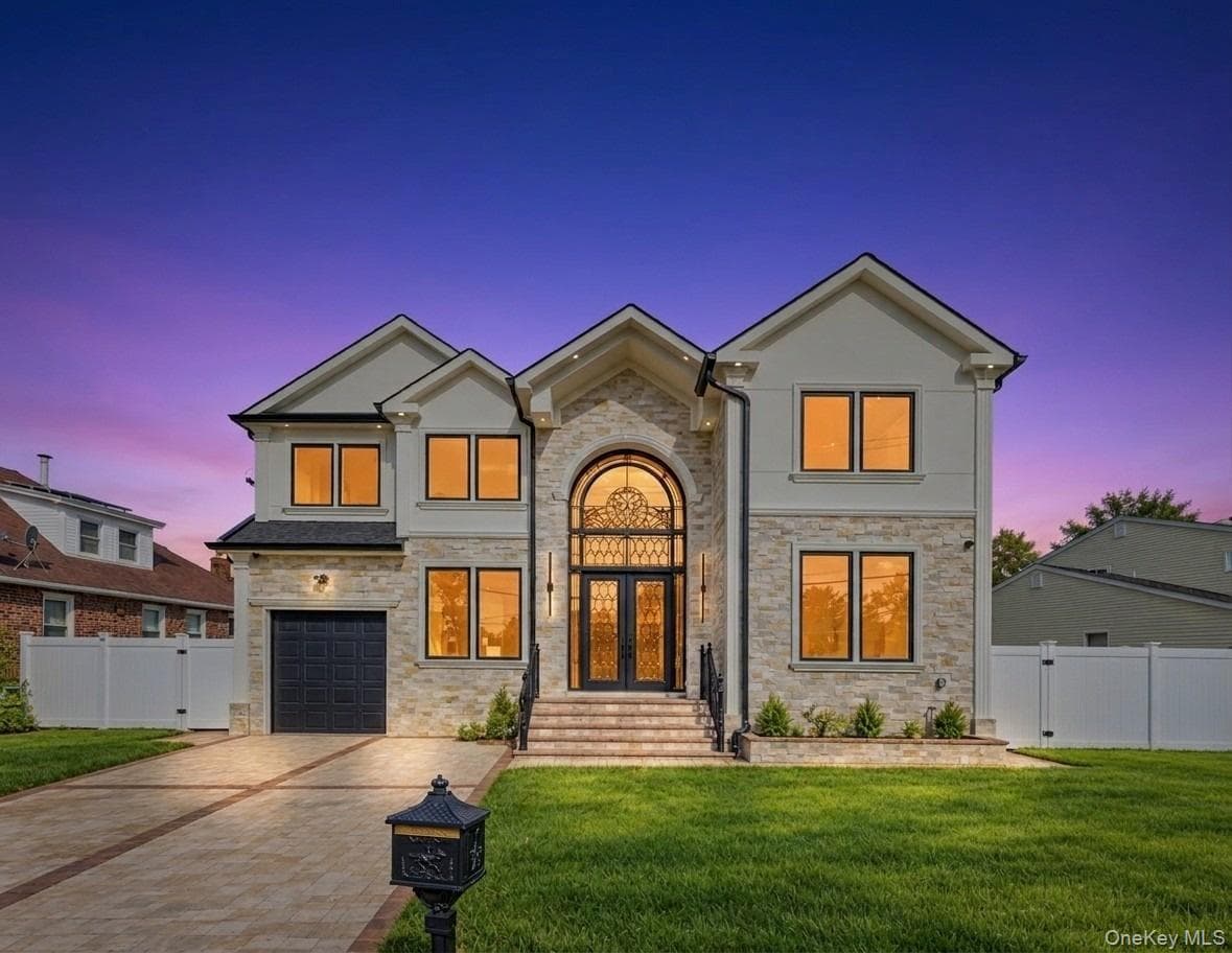 1 Magenta Street, Hicksville