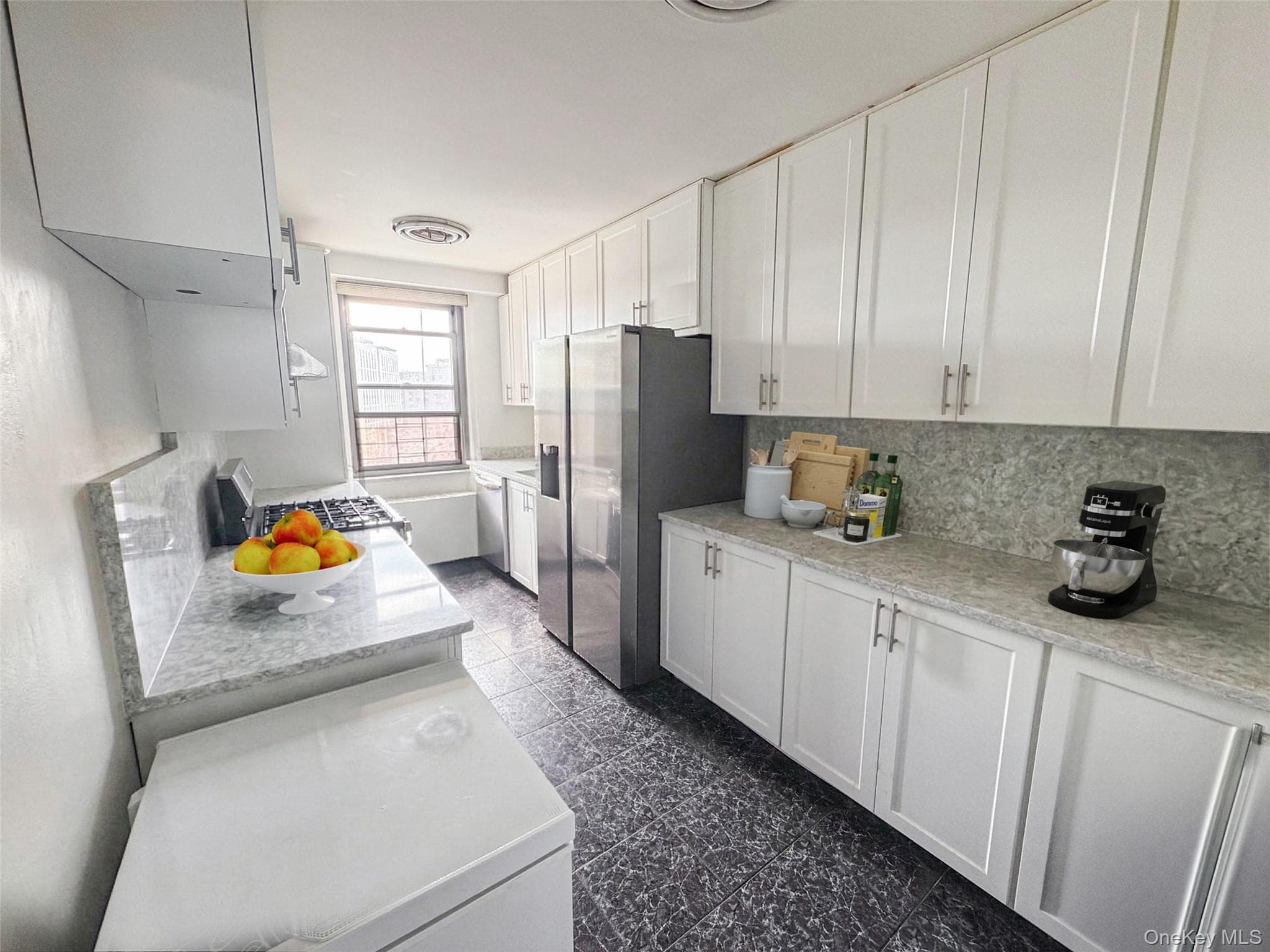 61-20 Grand Central Parkway Unit: A901 thumbnail 4