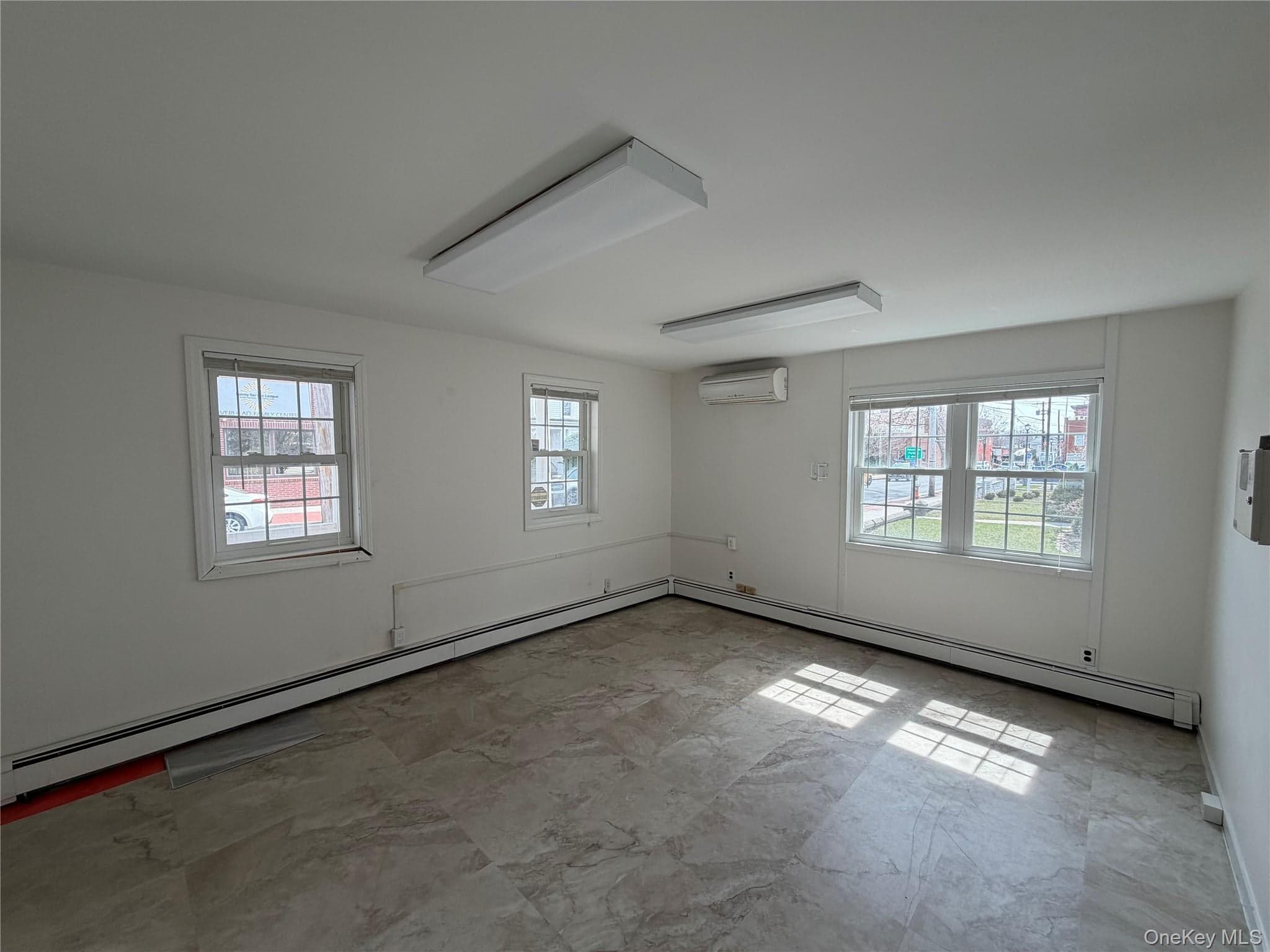 211 Roanoke Avenue thumbnail 5