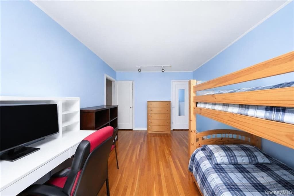 2340 E 29th Street thumbnail 15