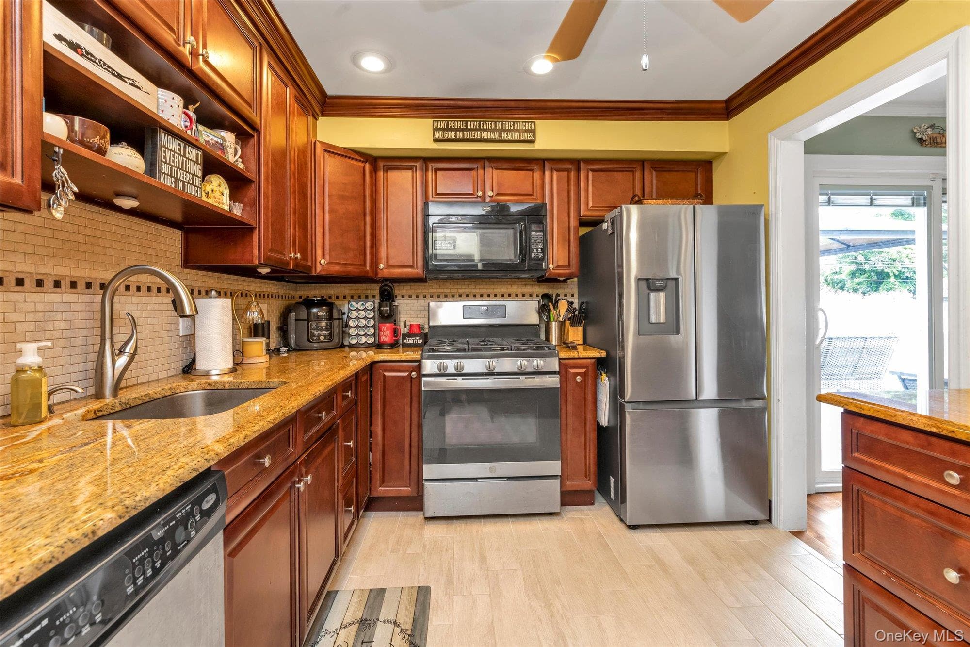 3917 Miller Place thumbnail 5
