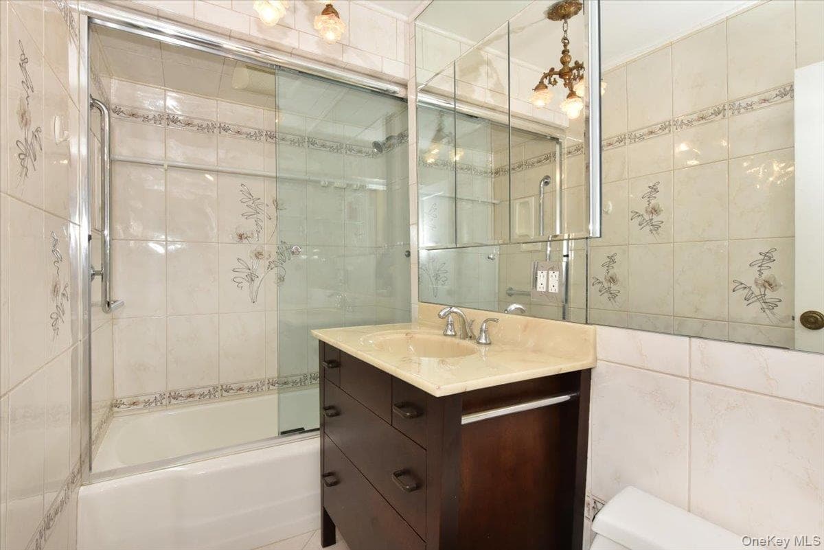 180 S Middle Neck Road Unit: 3-K thumbnail 17