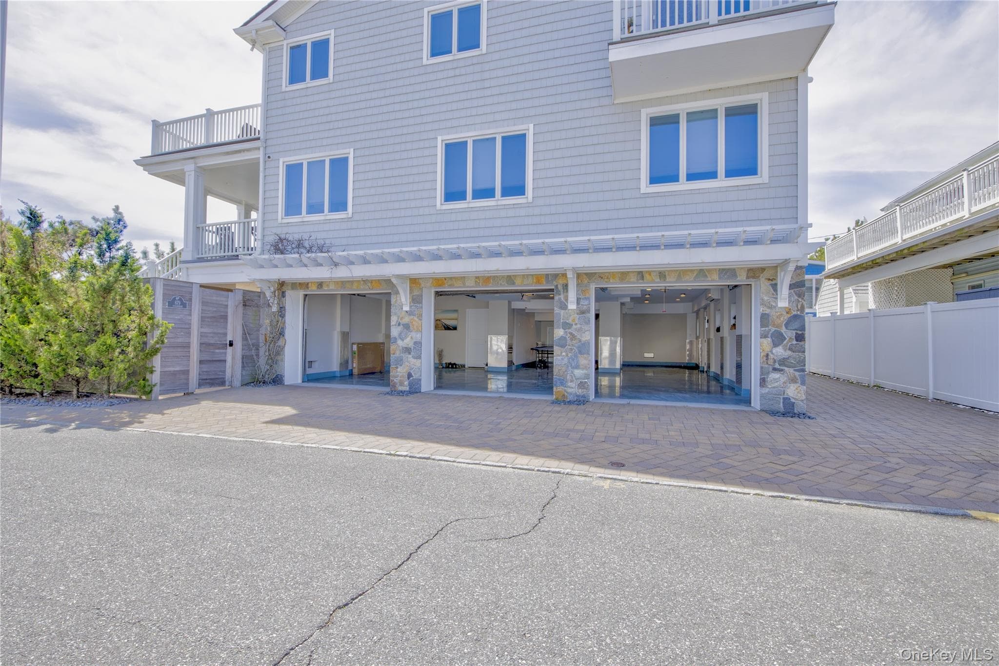 879 Oceanfront thumbnail 46