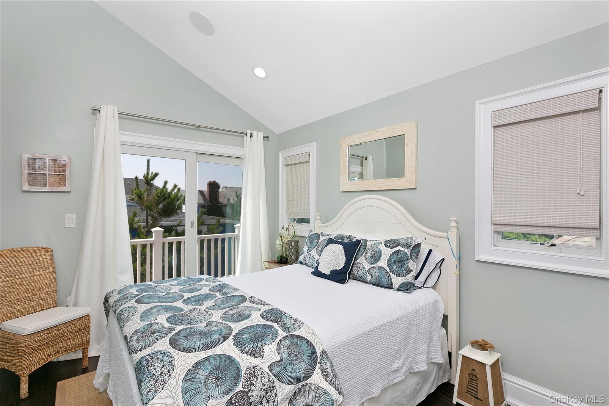 879 Oceanfront thumbnail 33