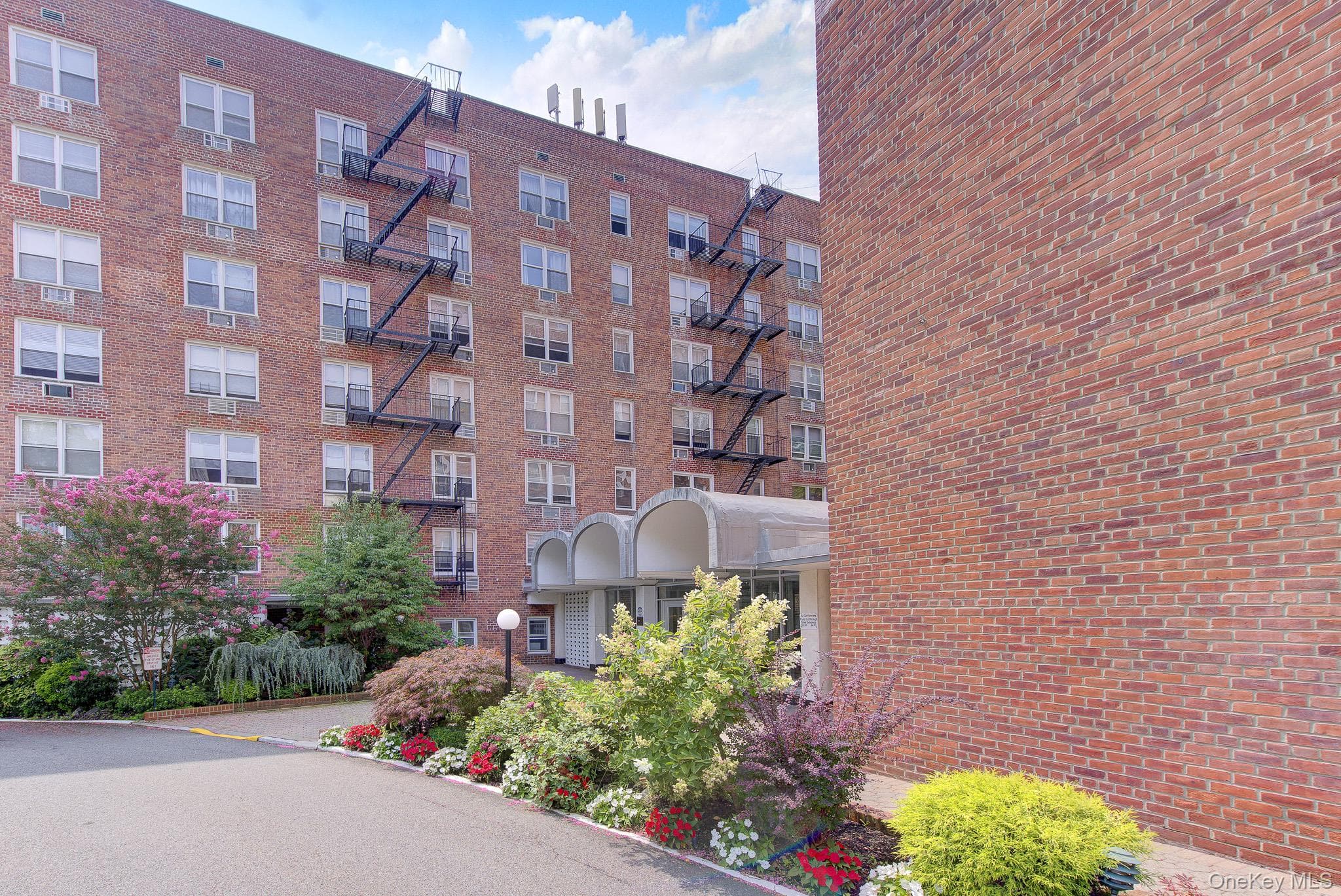 54-40 Little Neck Parkway Unit: 6G thumbnail 4