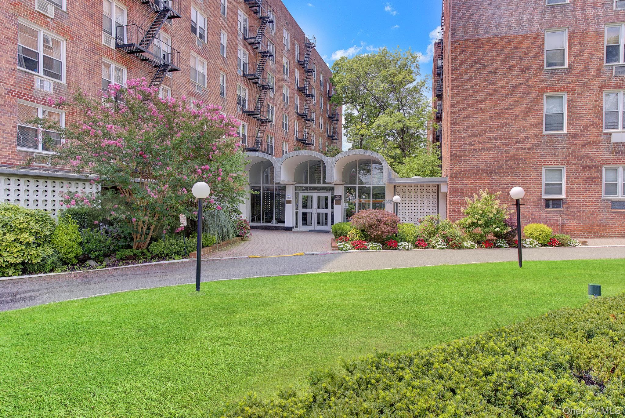 54-40 Little Neck Parkway Unit: 6G thumbnail 2