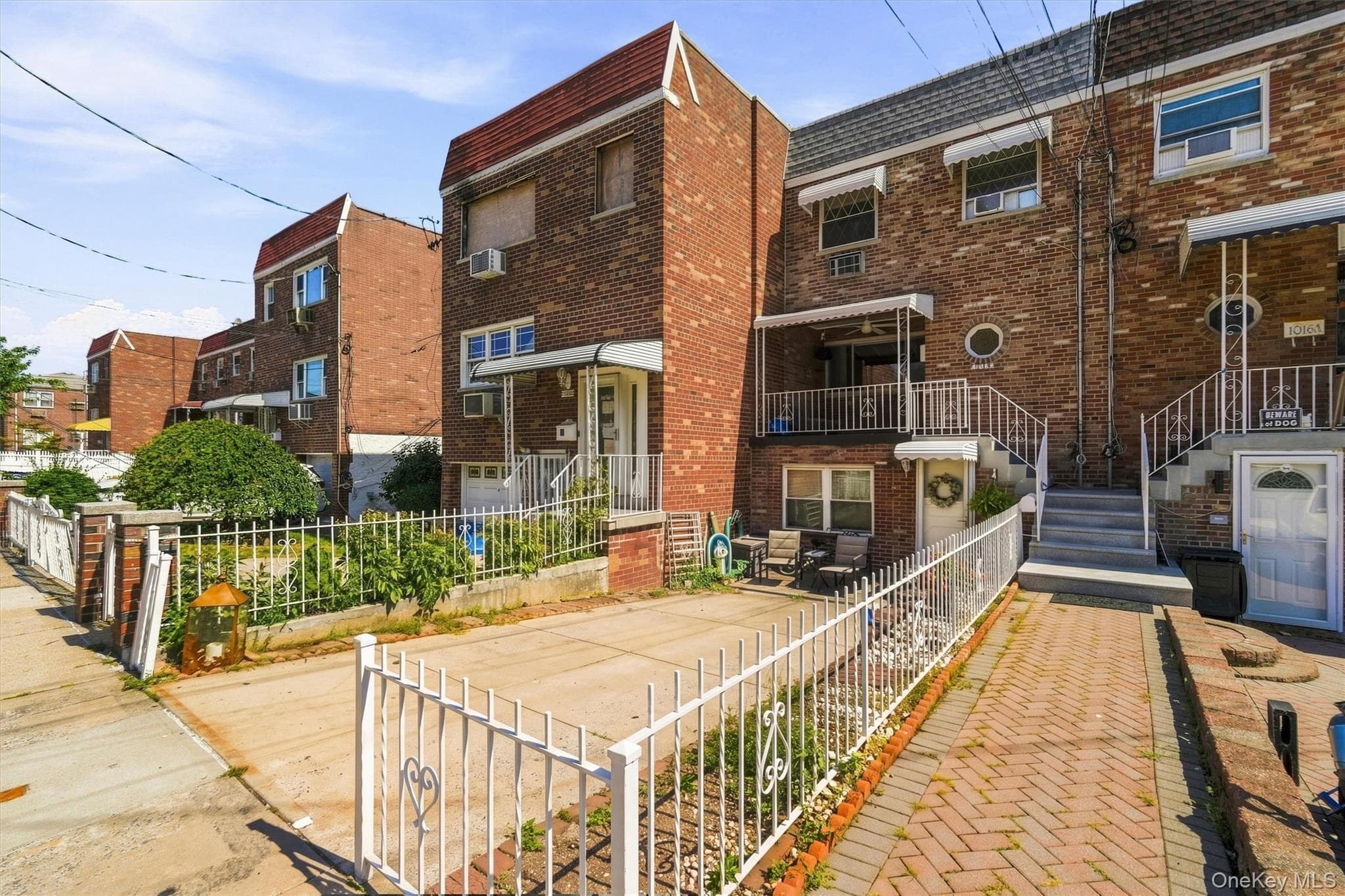 1018 Throggmorton Avenue thumbnail 2