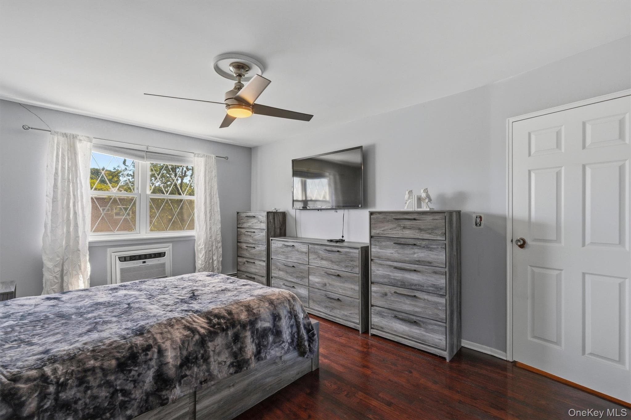1018 Throggmorton Avenue thumbnail 28