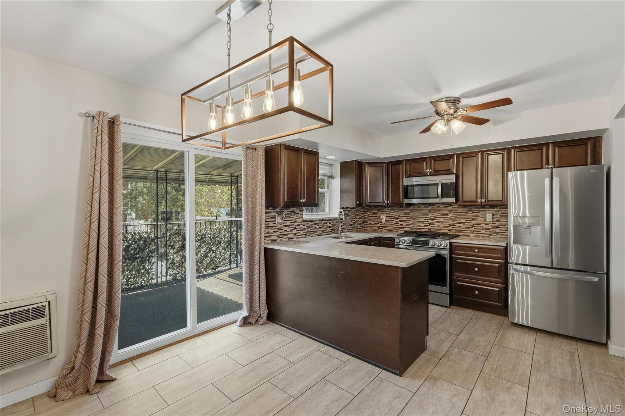 1018 Throggmorton Avenue thumbnail 13