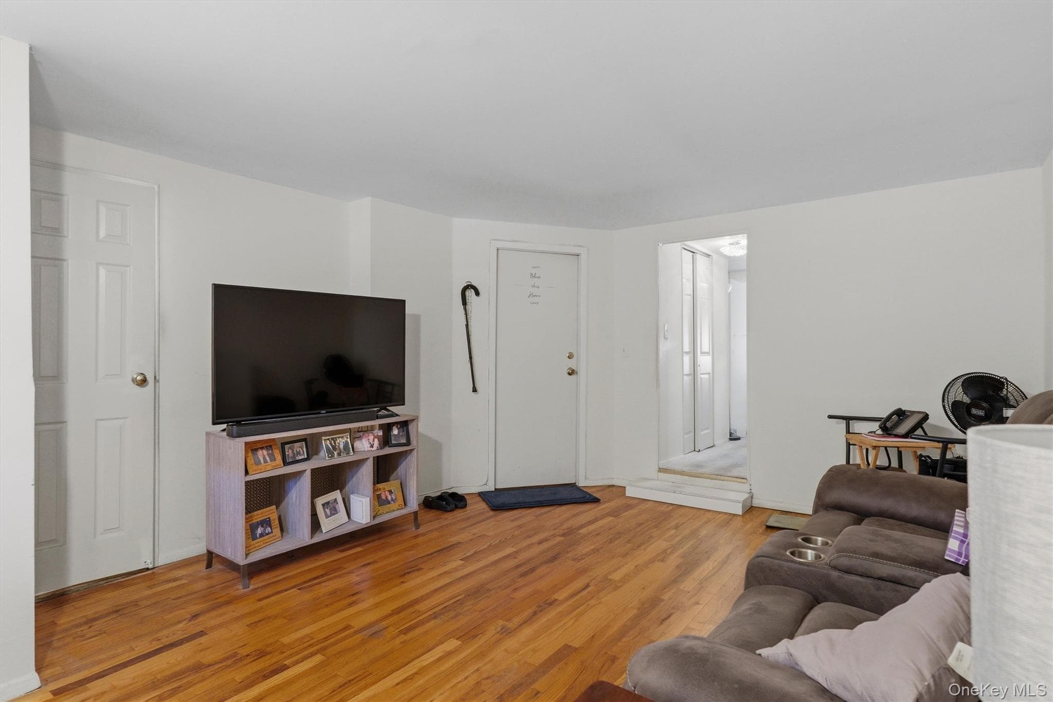 1018 Throggmorton Avenue thumbnail 36