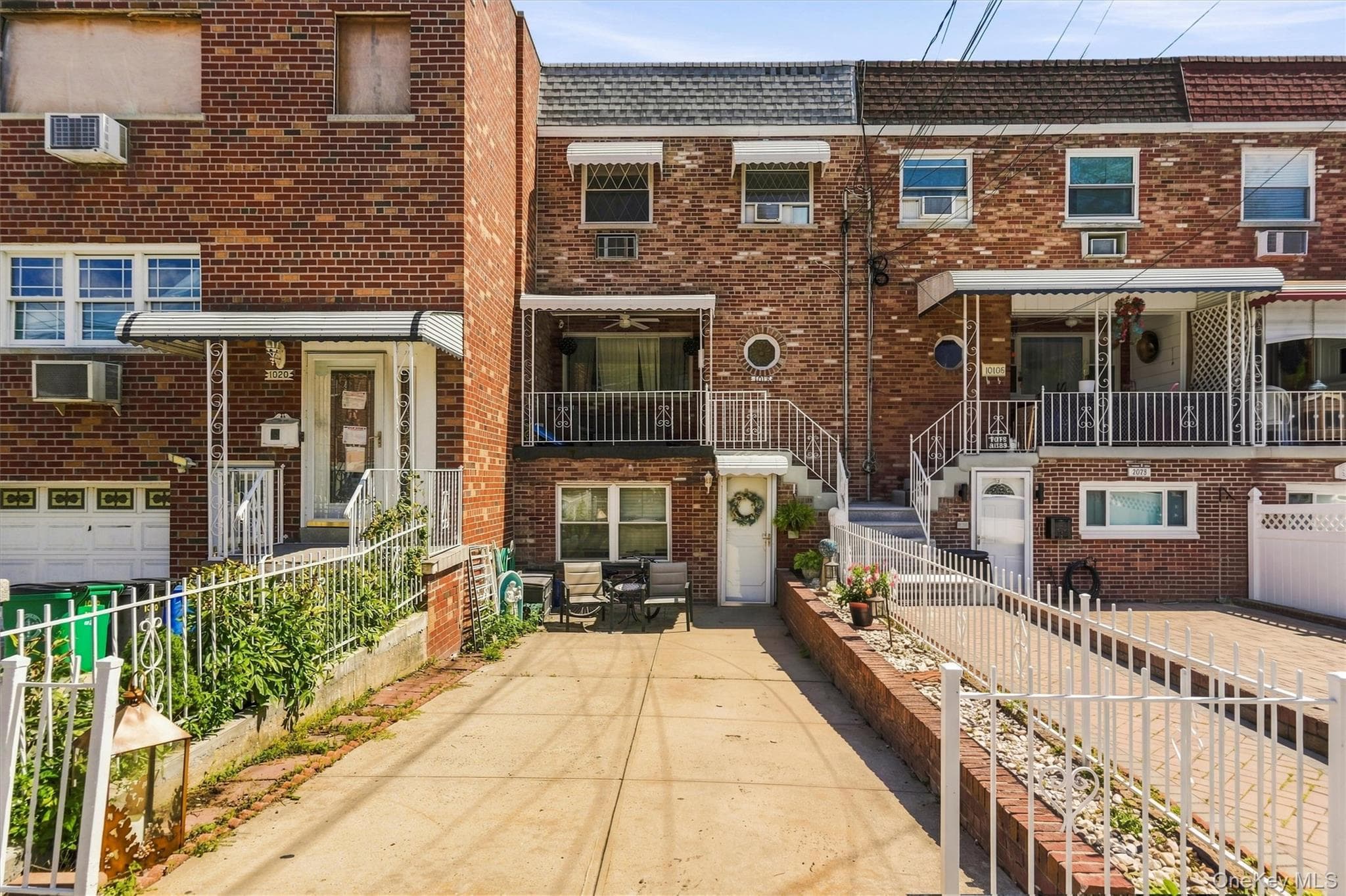1018 Throggmorton Avenue thumbnail 3