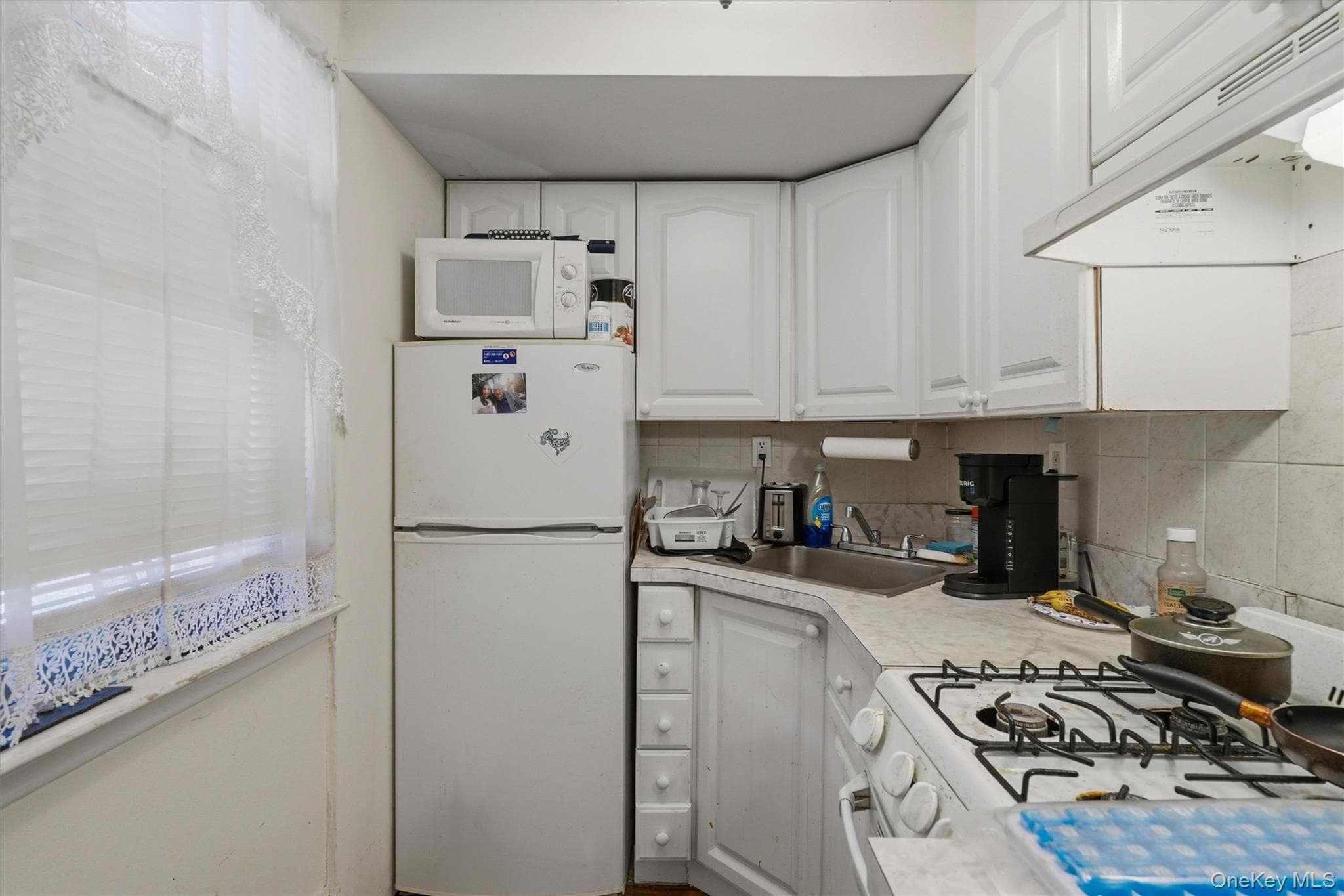 1018 Throggmorton Avenue thumbnail 39