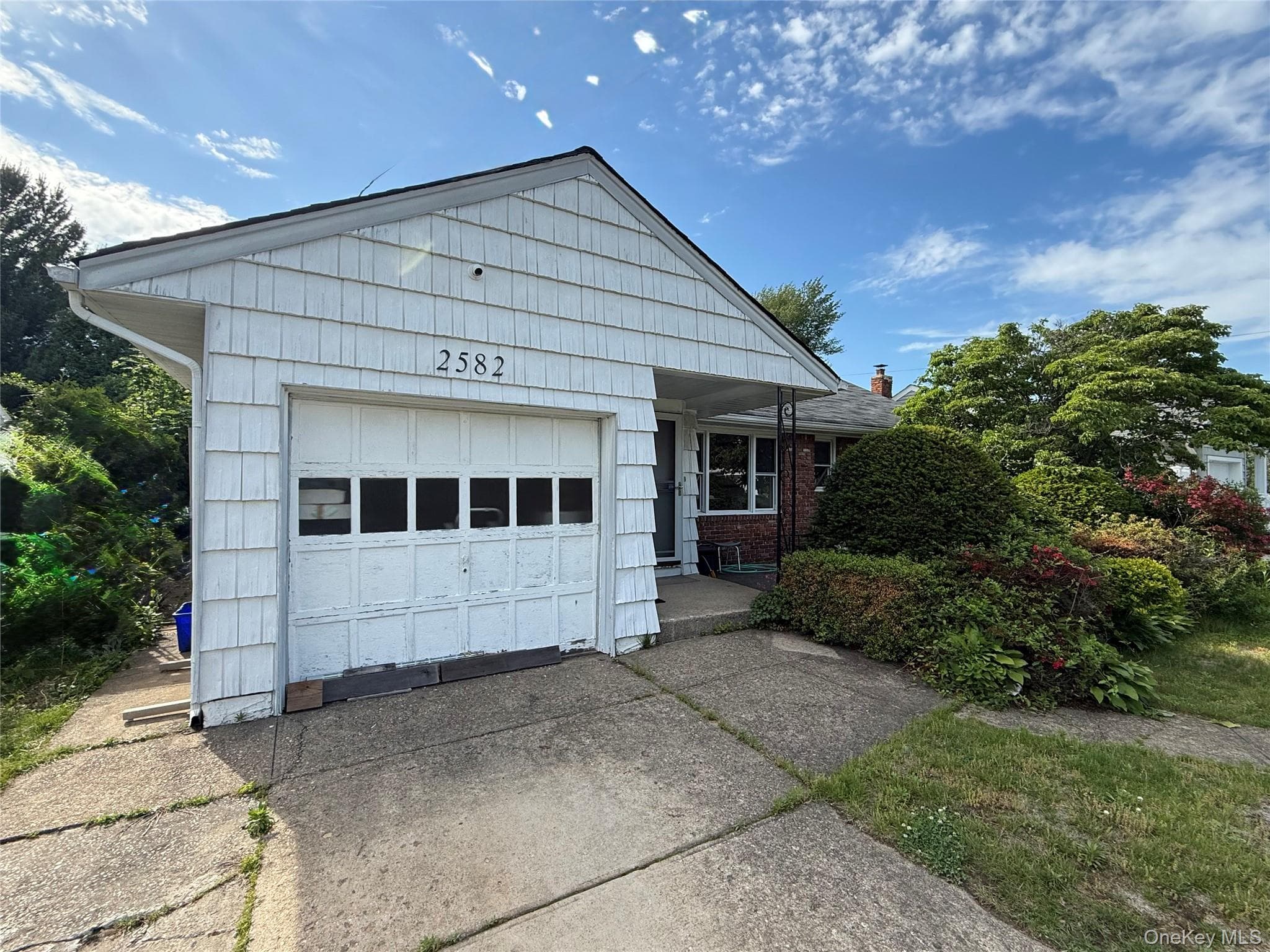 2582 Oceanside Road thumbnail 2