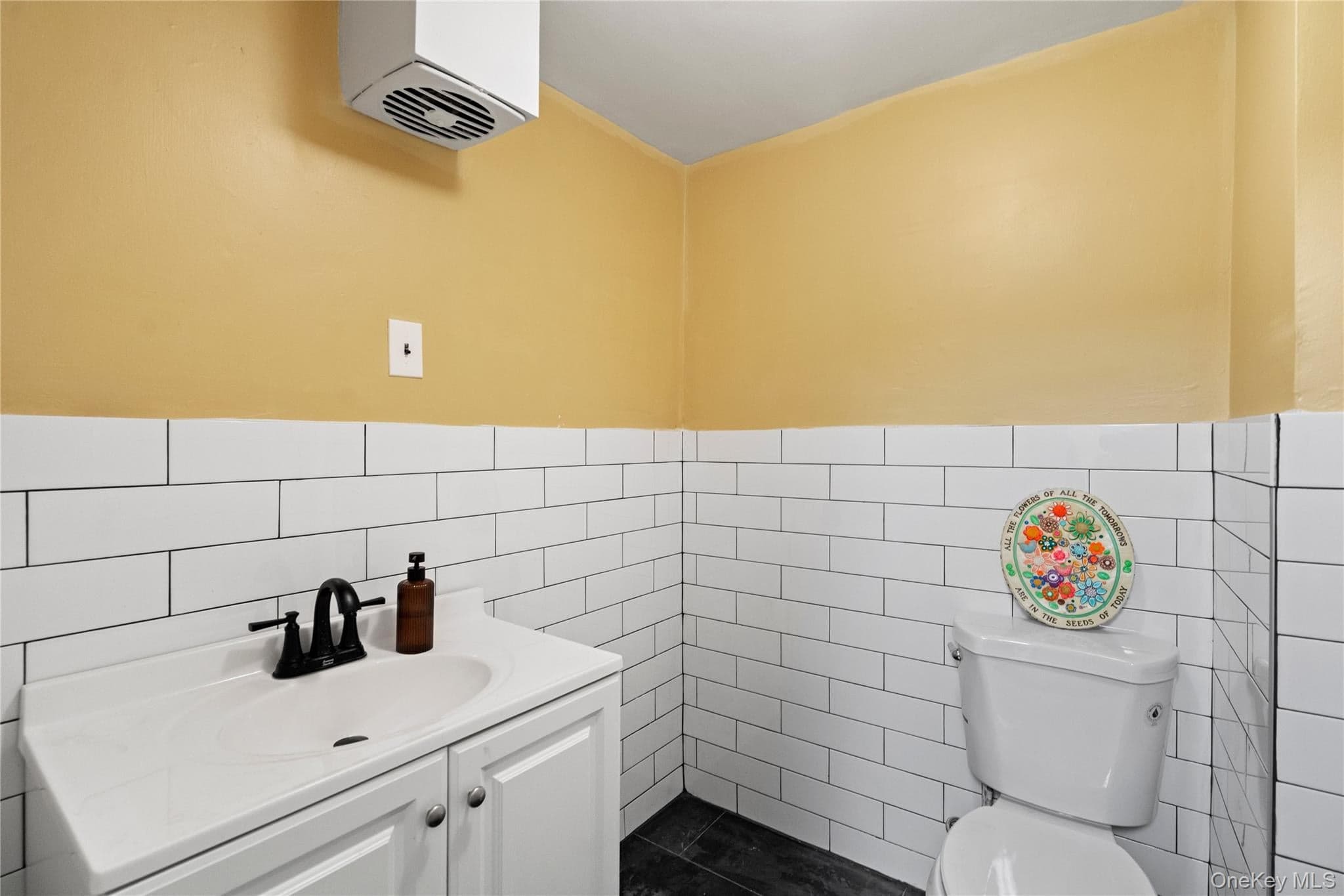 200 N. Village Avenue Unit: 101A thumbnail 22