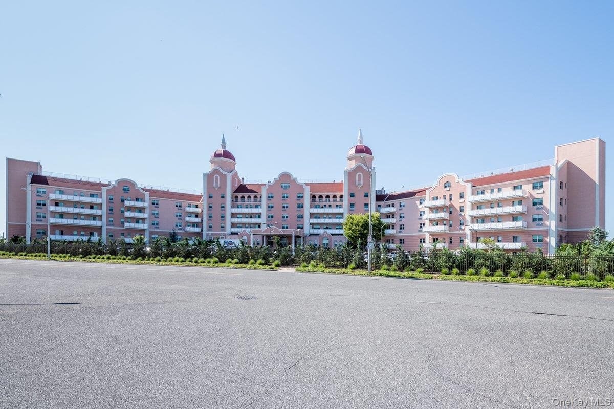 2 Richmond Road Unit: 5E, Lido Beach