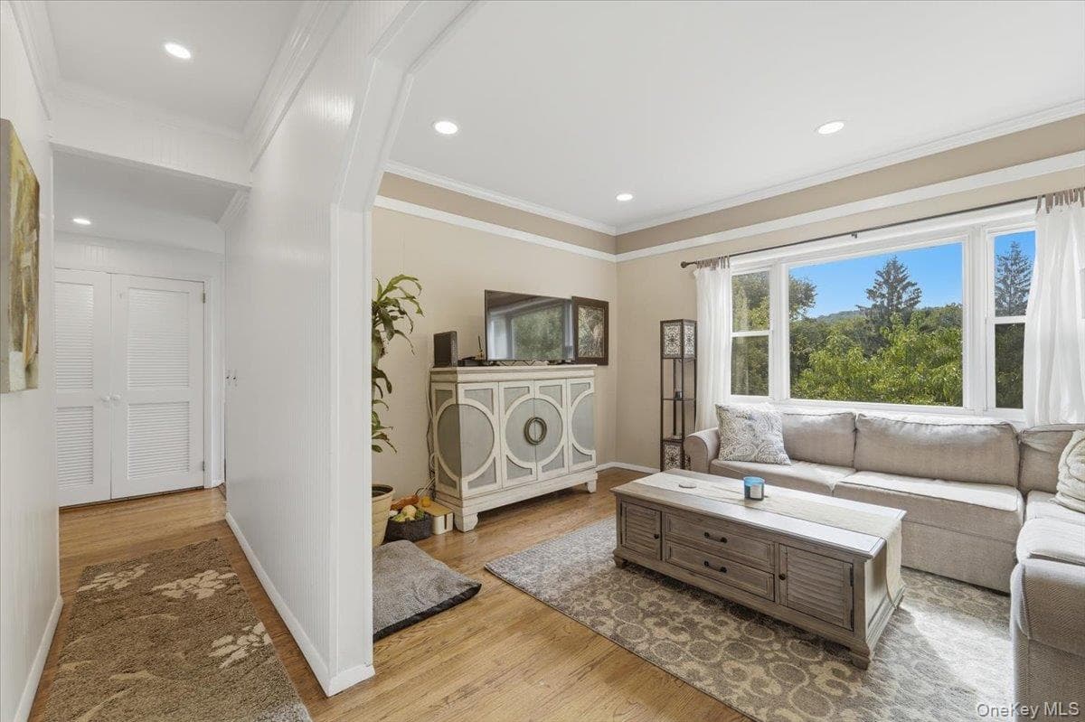 9 Lawrence Drive thumbnail 31