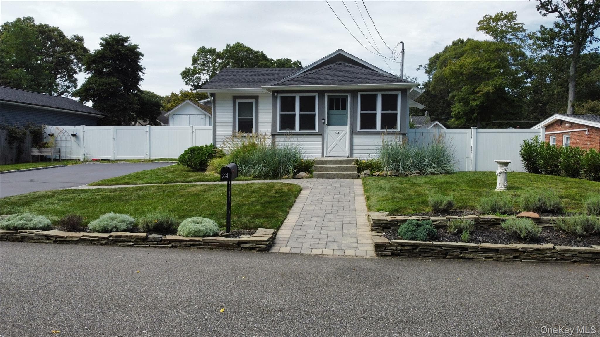 24 Canary Road, Rocky Point