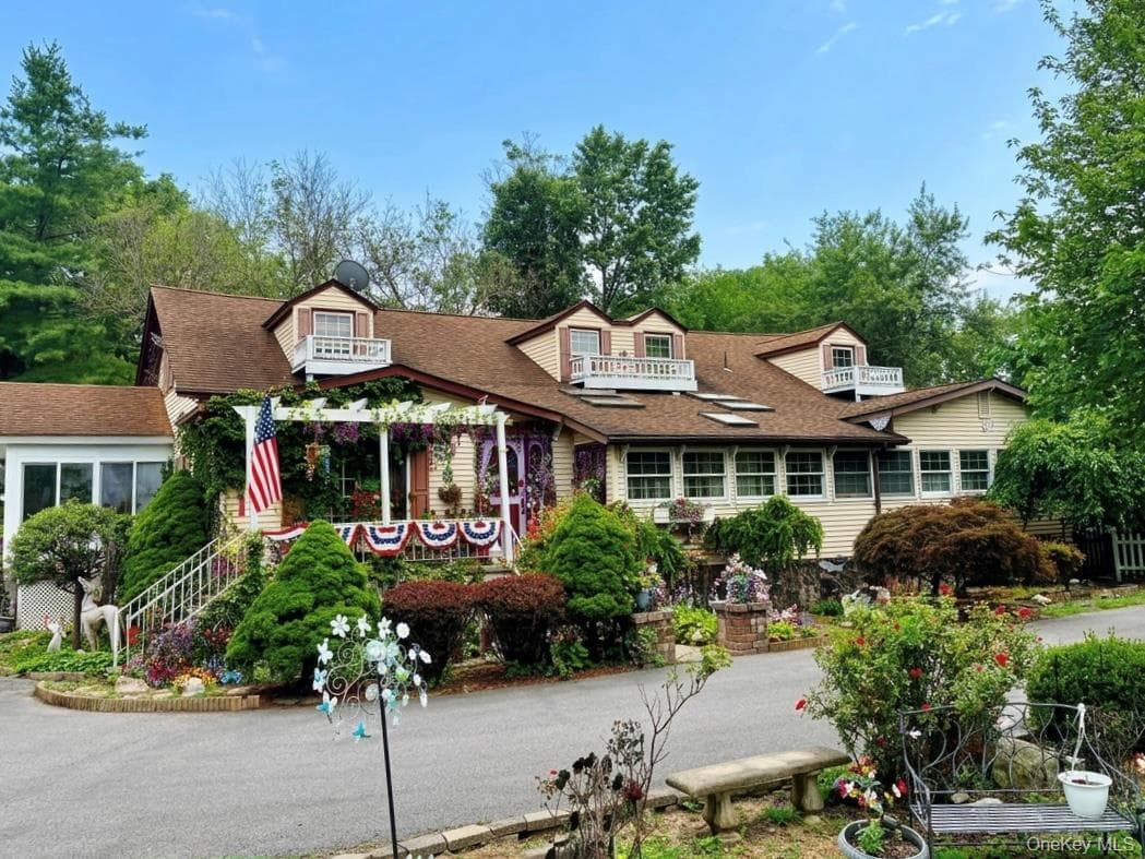 48 Maple Avenue thumbnail 2