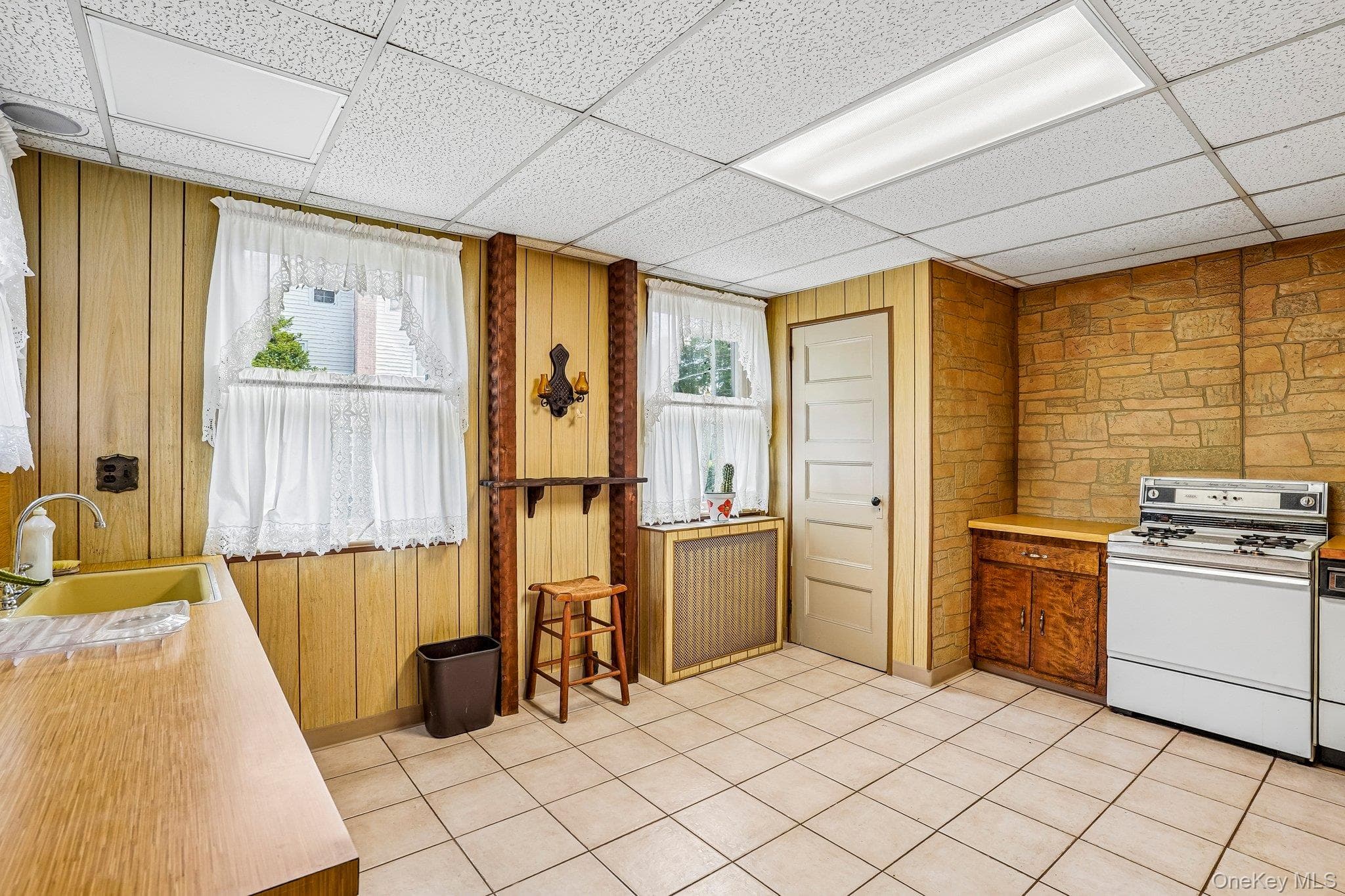 270 Fisher Avenue thumbnail 15
