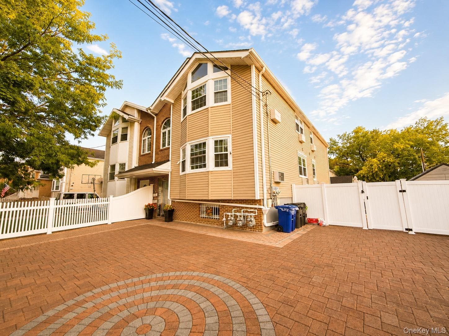 2357 Demeyer Street thumbnail 3
