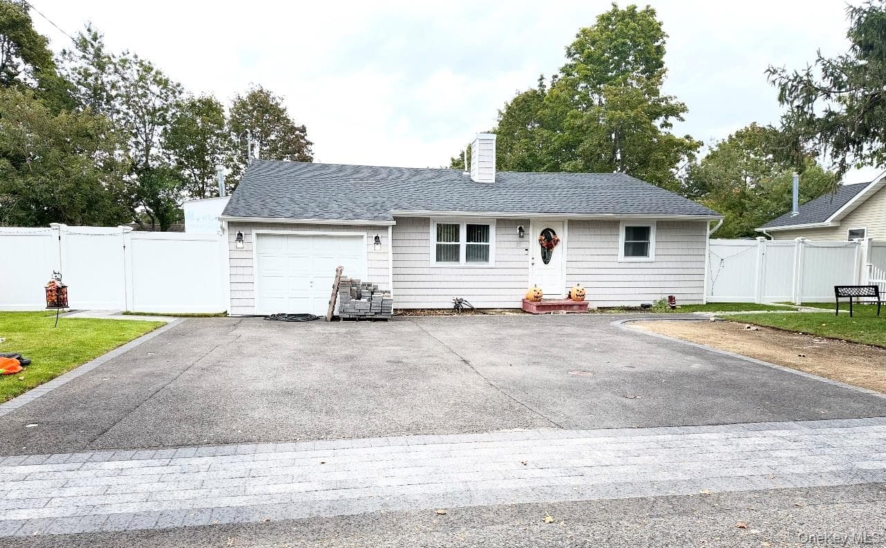 21 Marie Lane, Central Islip