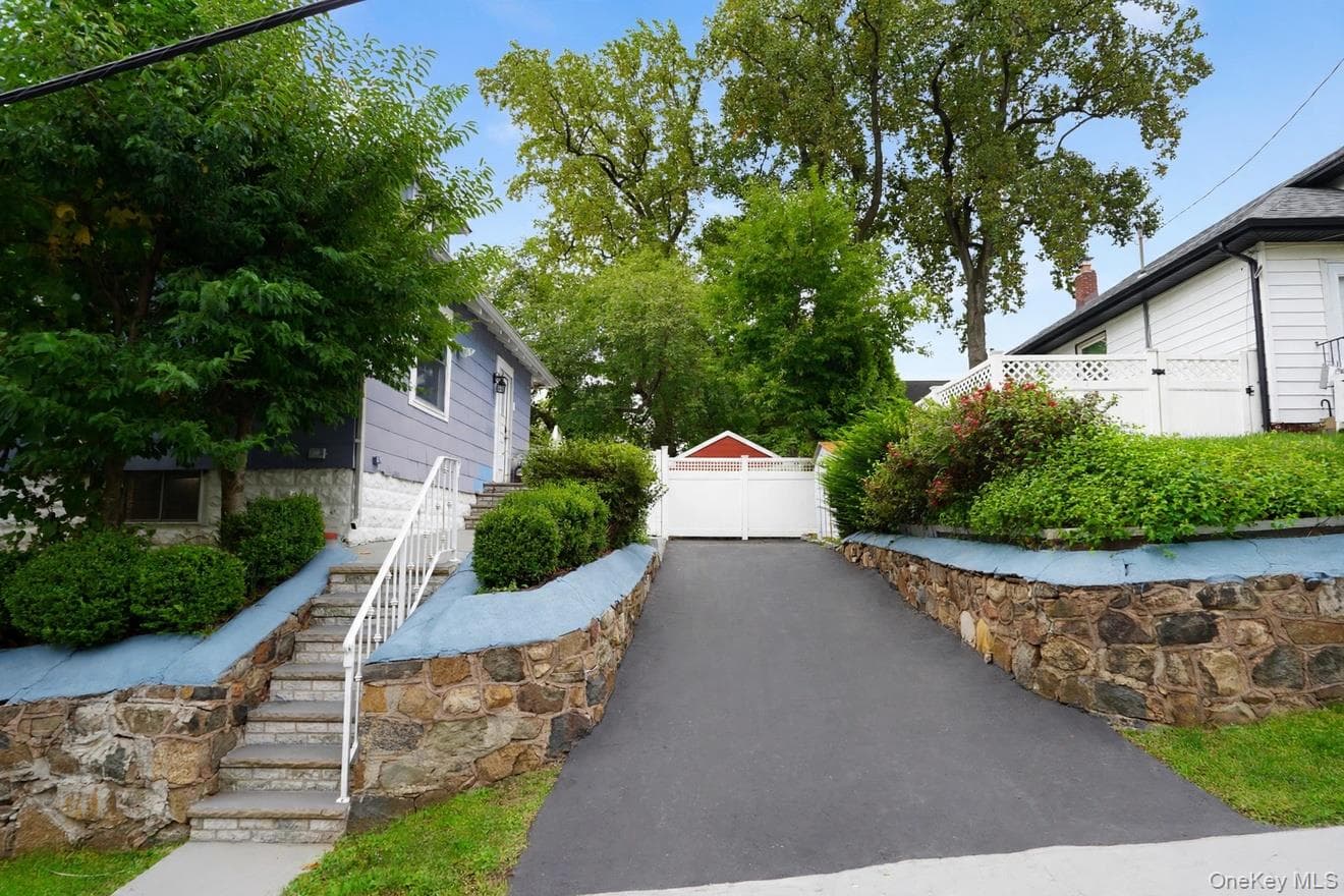 230 Lindenwood Road thumbnail 3
