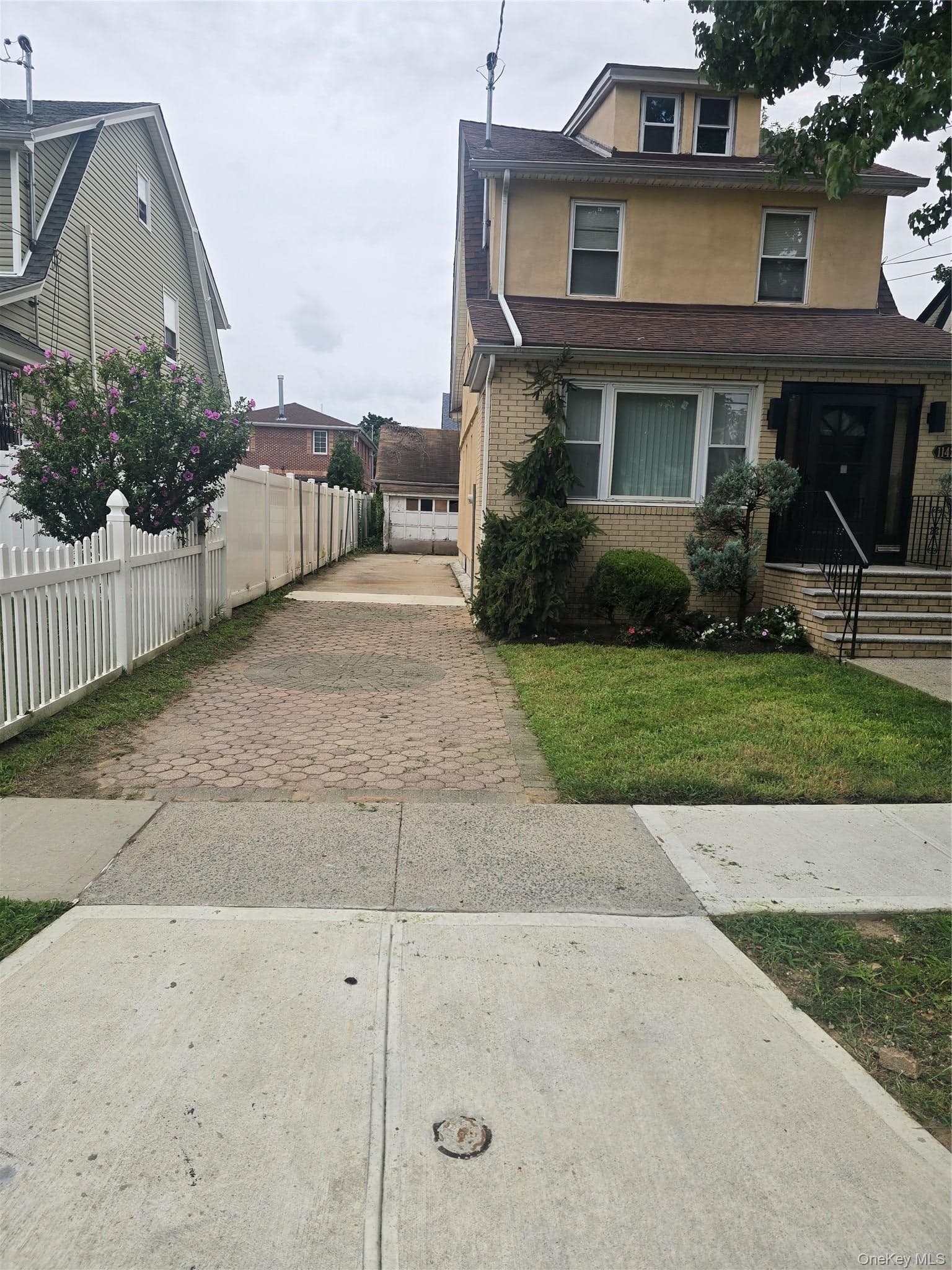 11428 175th Street thumbnail 3