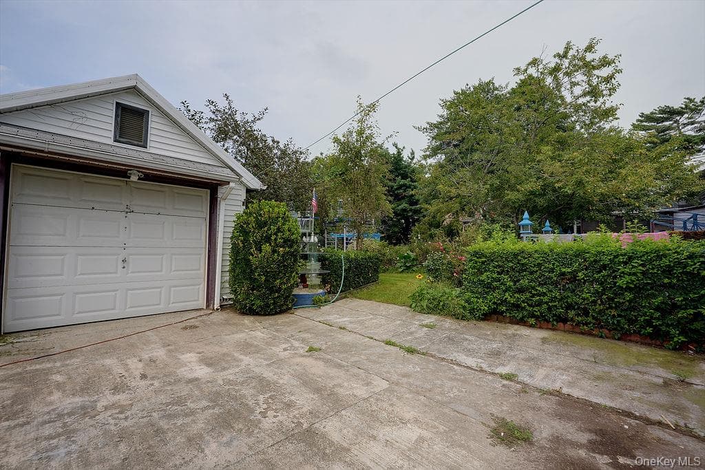437 Moffitt Boulevard thumbnail 2